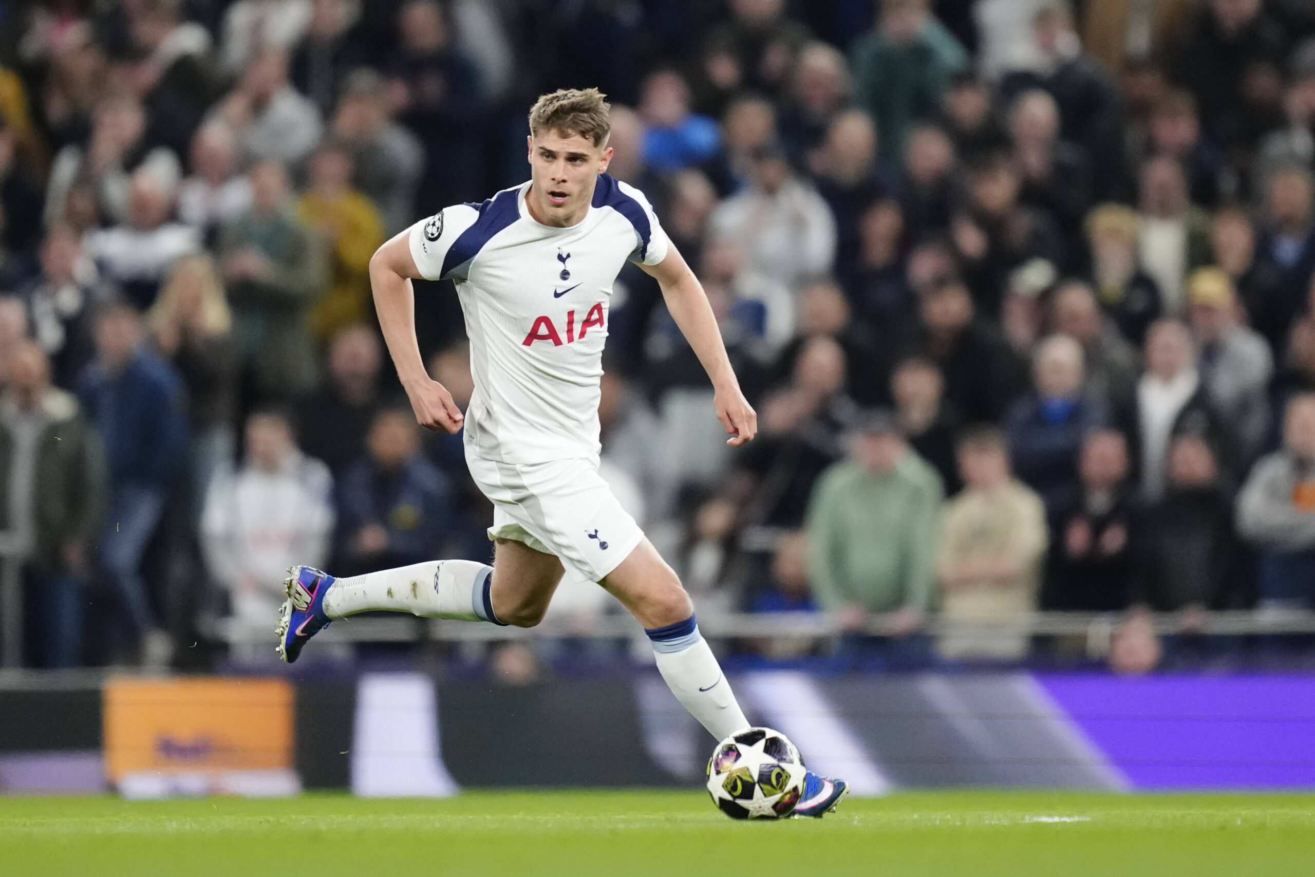 Micky van de Ven Tottenham'dan Ayrılmaya Hazırlanıyor: Etkileri ve Sırada Ne Var?