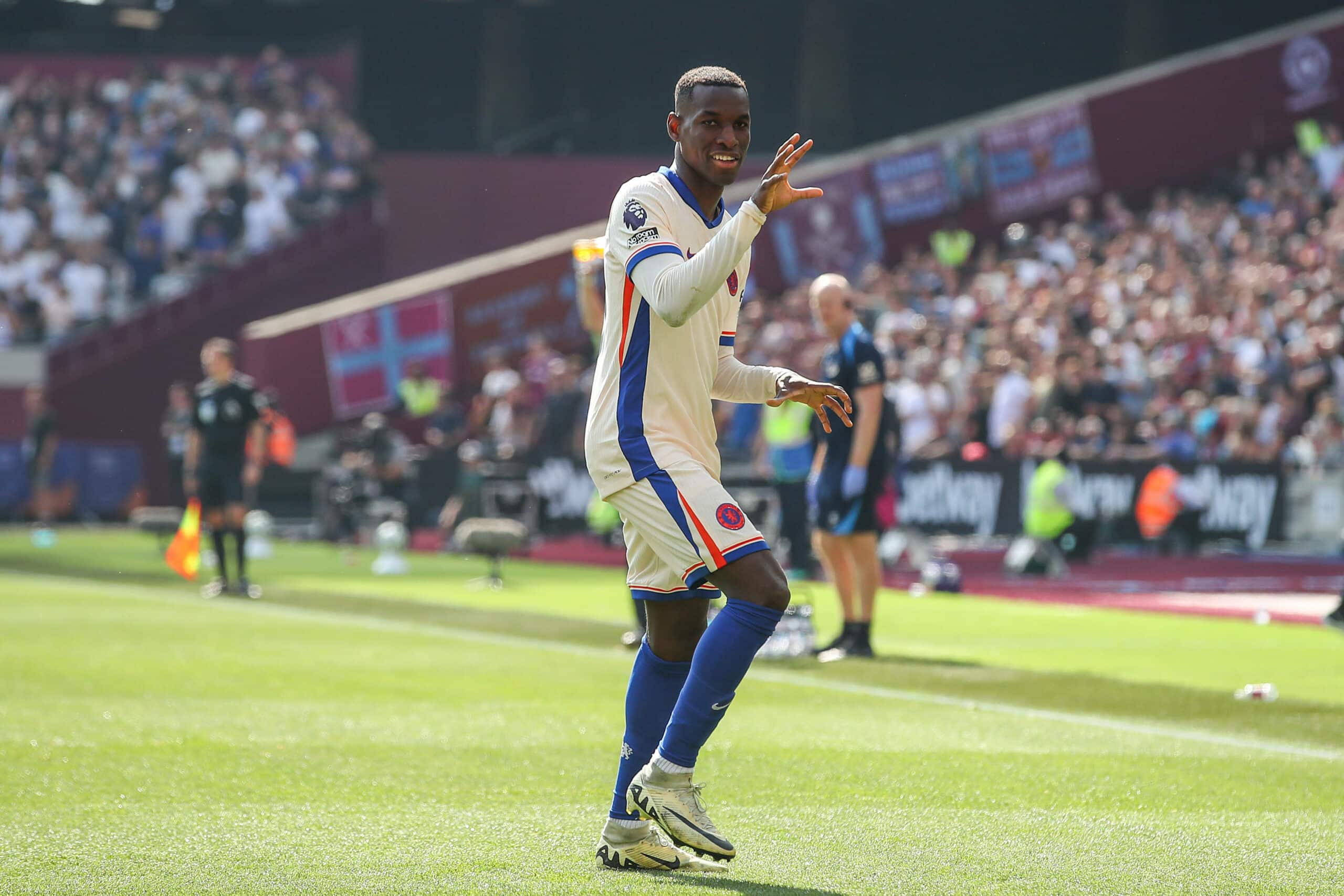Aston Villa, Stratejik Yaz Hamlesinde Chelsea Forveti Nicolas Jackson'ı Hedefliyor