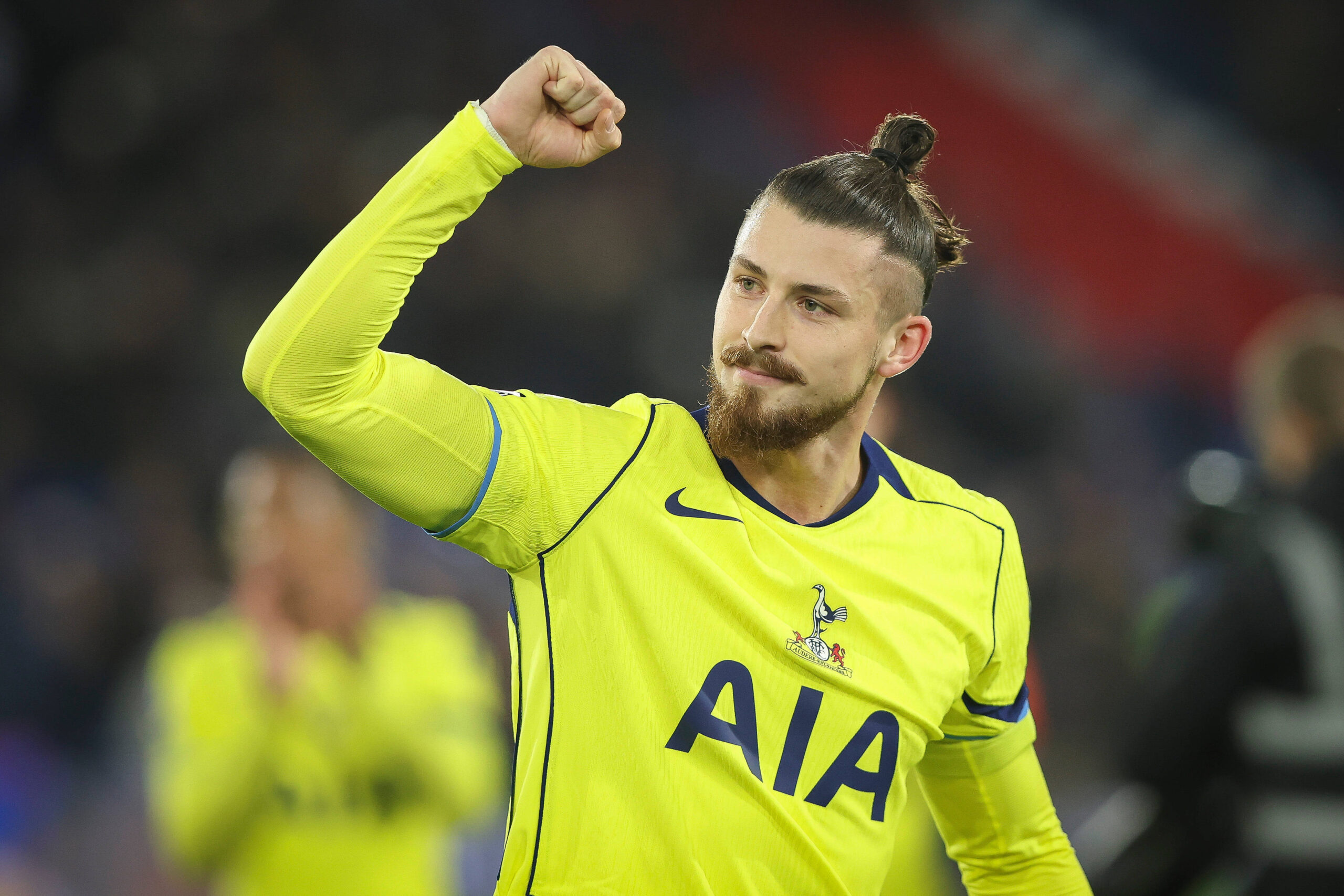 Radu Dragusin Tottenham'da Kalıyor: Menajer Çıkış Söylentilerini Susturdu