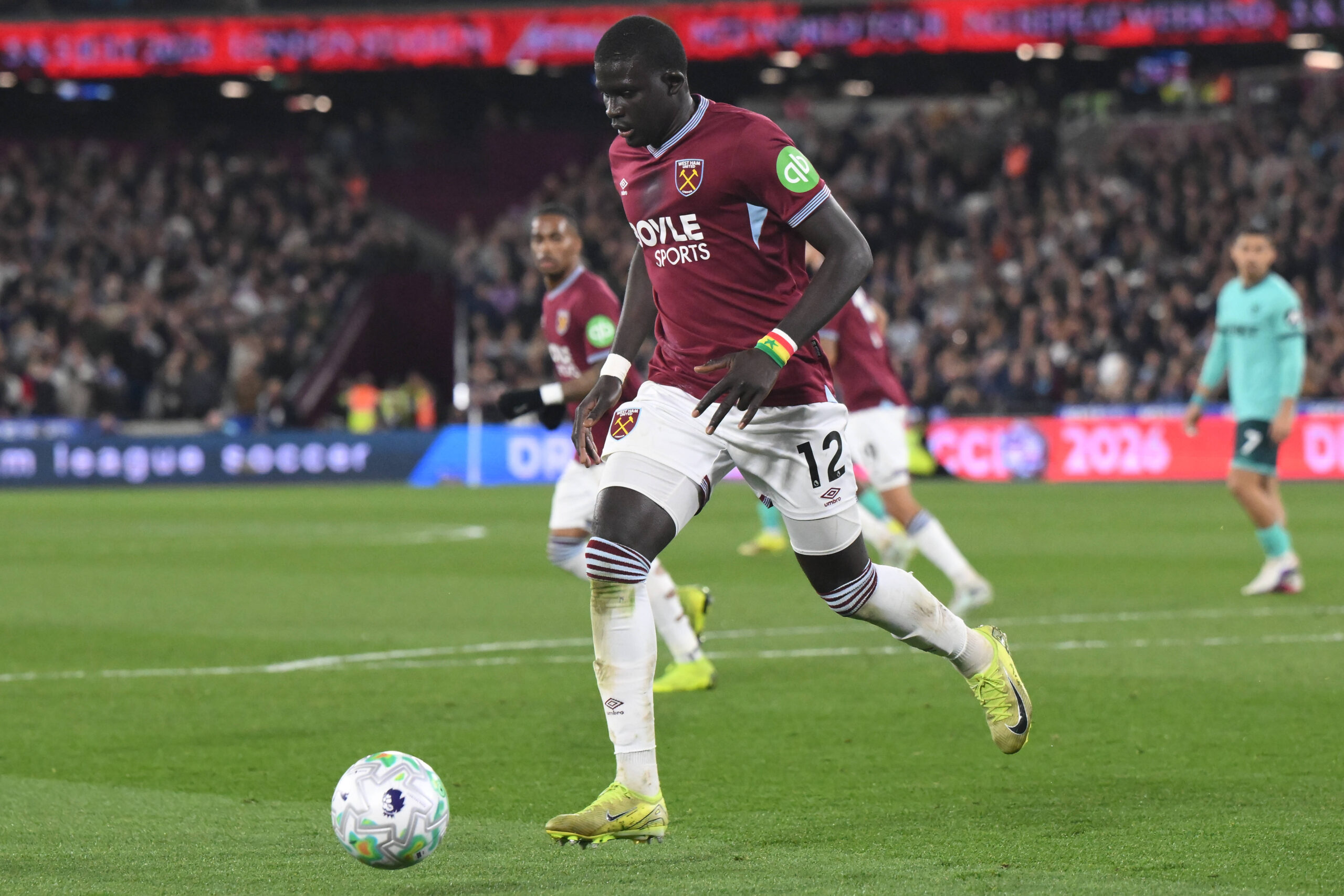 Manchester United'ın Hedefi 22 Milyon Sterlinlik Yıldız: Diouf Savunma Önceliği Olarak Ortaya Çıkıyor