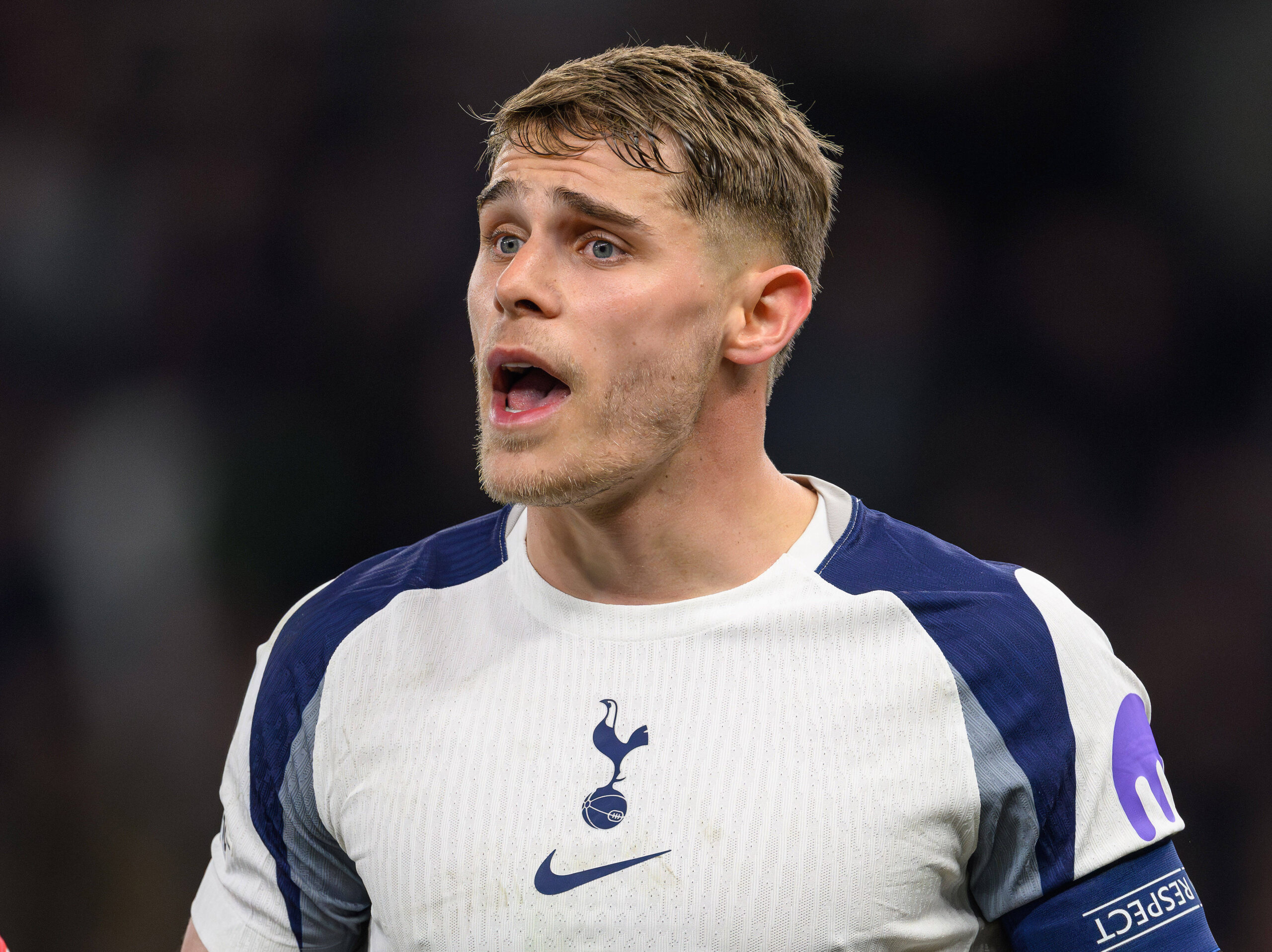 Liverpool ve Manchester United, Tottenham Defansı Micky van de Ven İçin Transfer Savaşına Hazırlanıyor