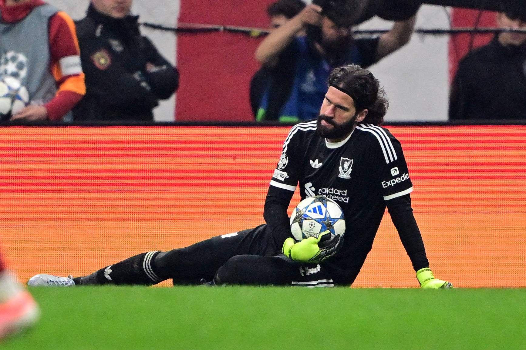 Arne Slot, Man United Maçı Öncesi Alisson Sakatlık Güncellemesi Verdi – Liverpool Kalecisi Old Trafford'da Şüpheli
