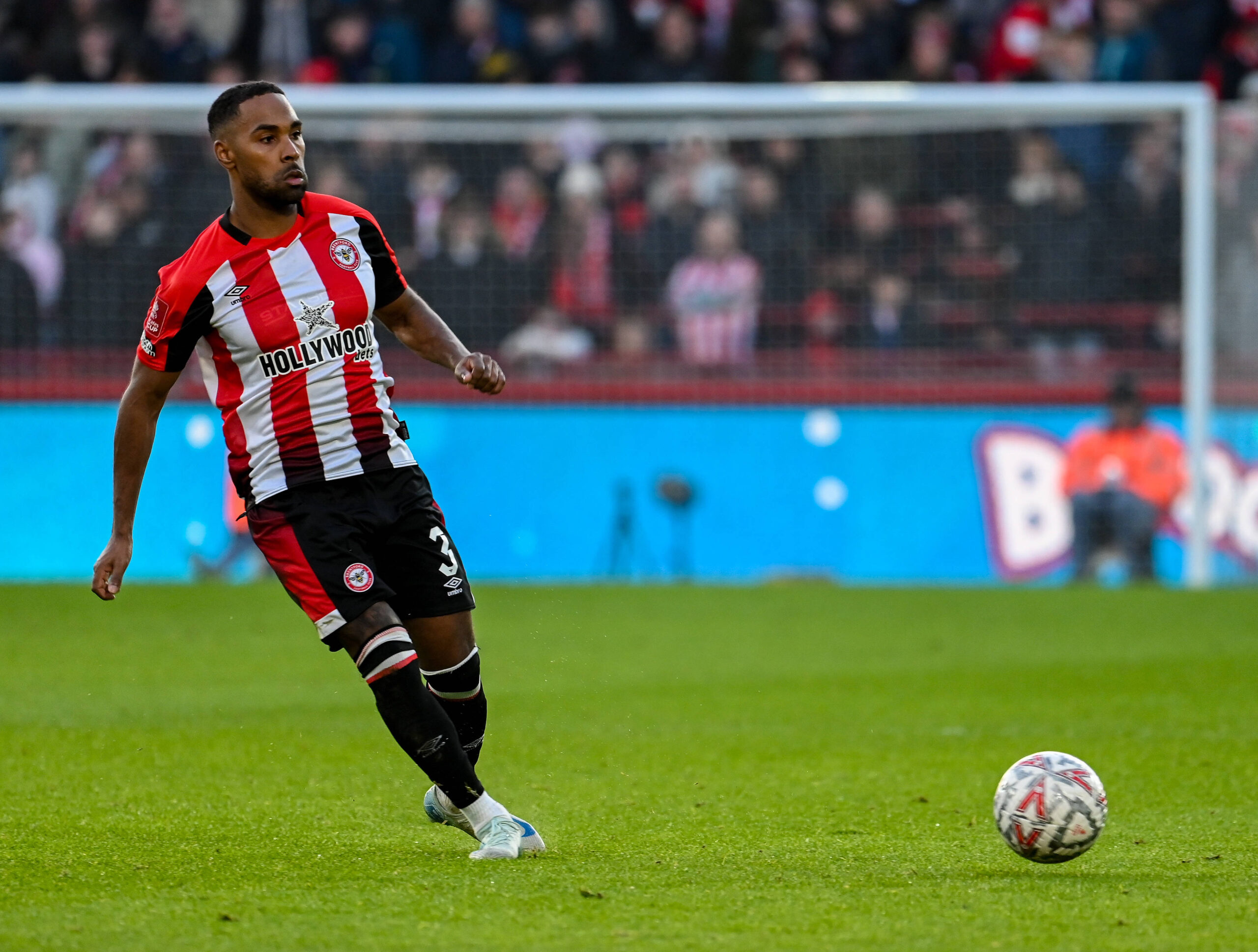 Brentford Geleceğini Güvence Altına Alıyor: Jensen ve Henry Uzun Vadeli Sözleşme Uzatmalarına İmza Atmaya Hazır