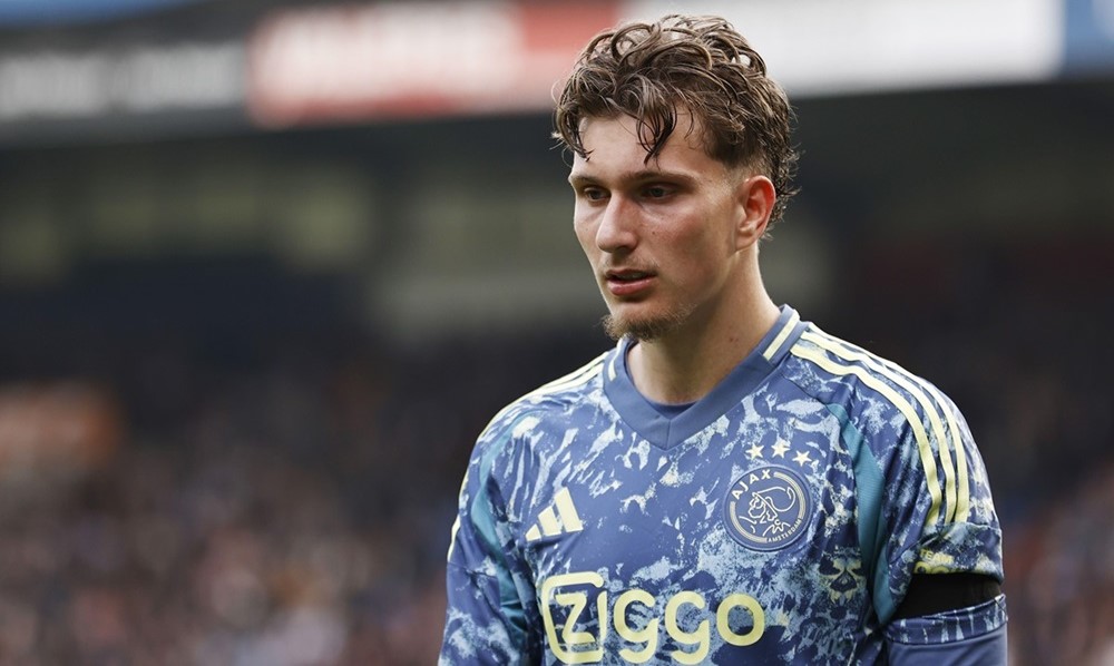 Arsenal'ın Hedefi Mika Godts, Etkileyici Ajax Sezonunun Ardından Yaz Transferine 'Çok Açık'