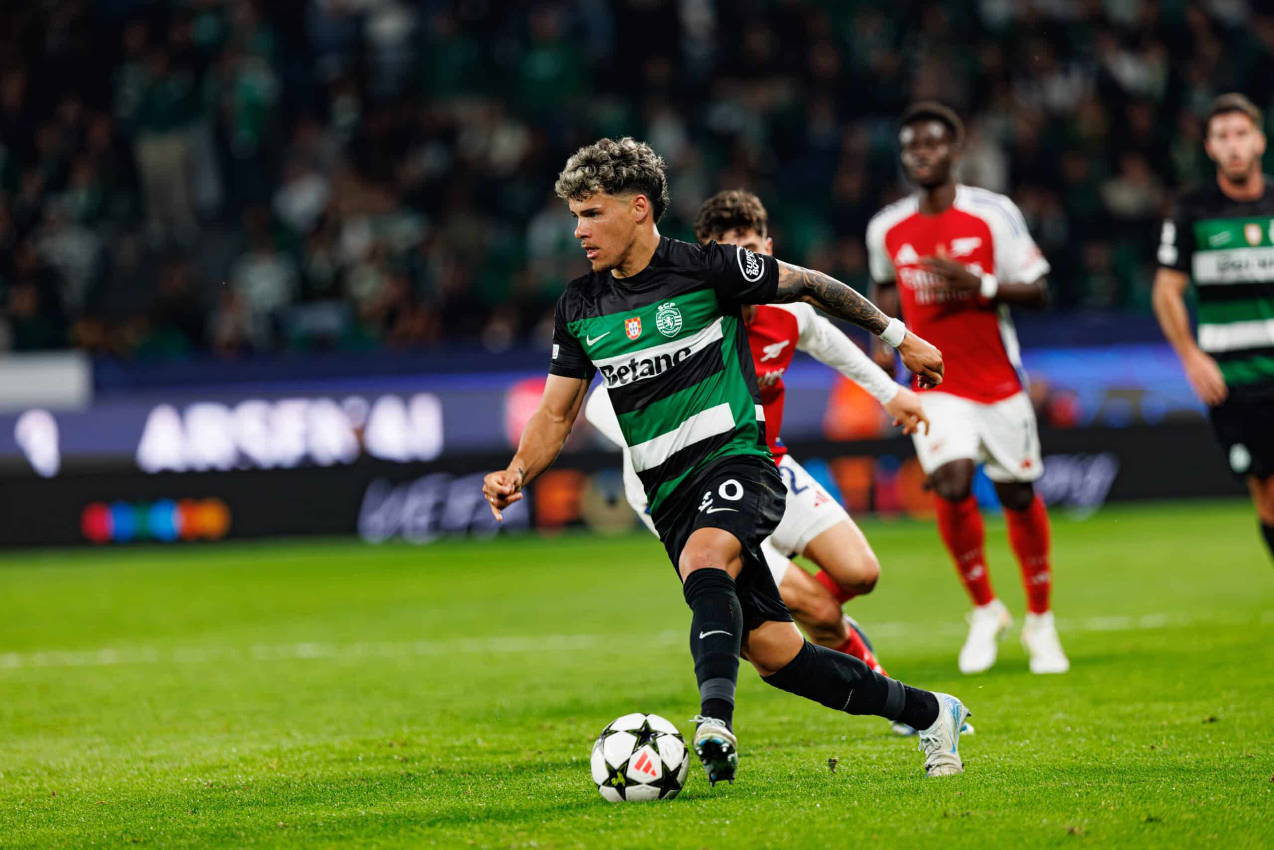 Chelsea ve Manchester United, Maximiliano Araújo İçin Transfer Savaşına Hazırlanıyor