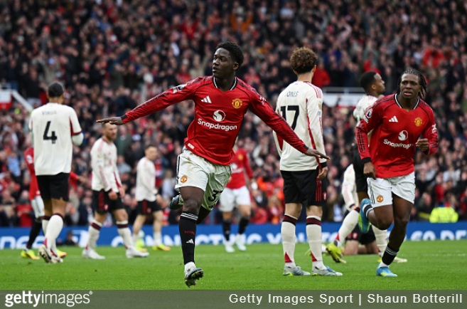 Manchester United, Liverpool'u Yedi Gollü Nefes Kesen Maçta Yendi, Şampiyonlar Ligi'ne Dönüşü Garantiledi