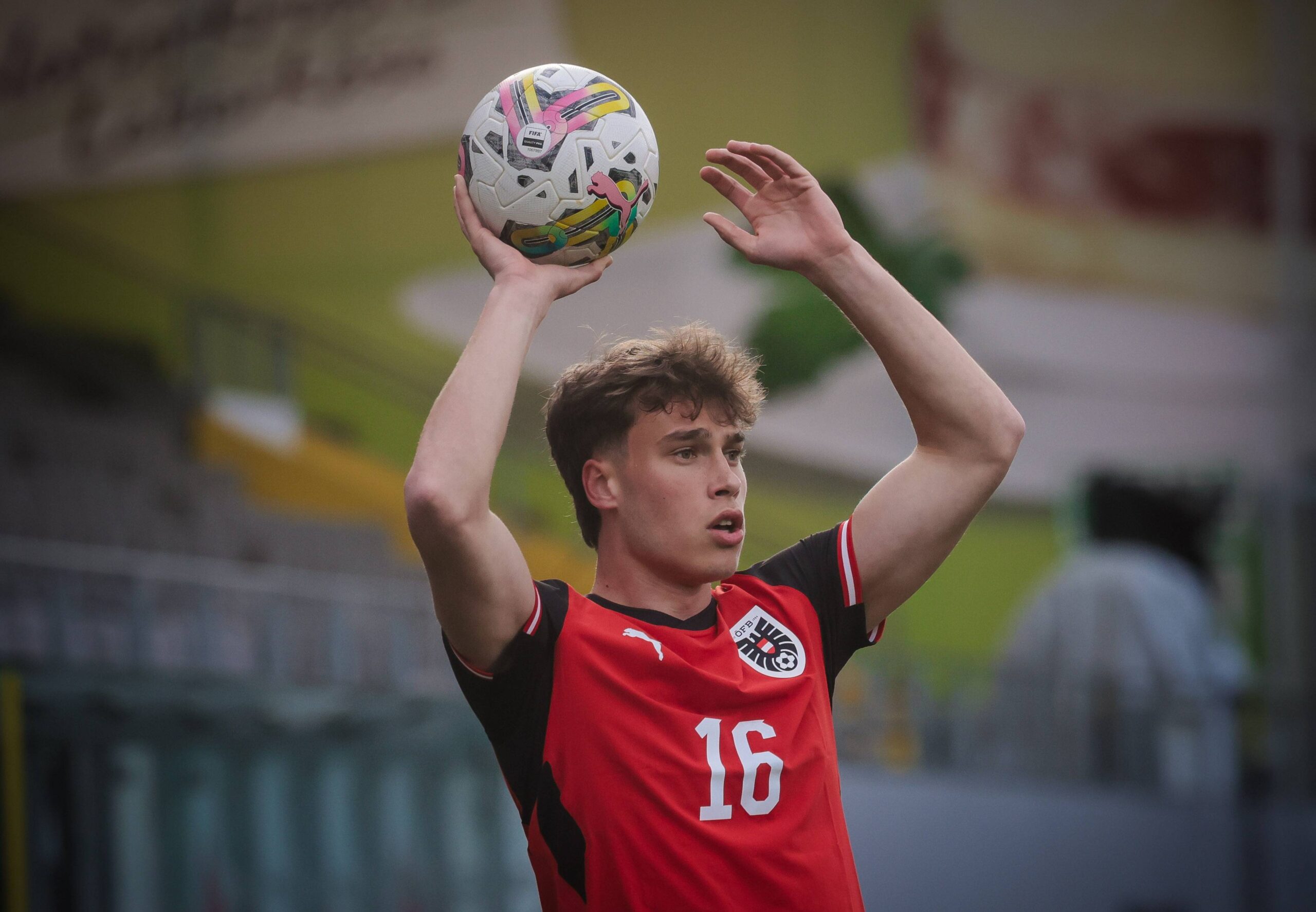 Brentford, RB Salzburg Defansı Jannik Schuster İçin 20 Milyon Euro'luk Anlaşmaya Yaklaştı