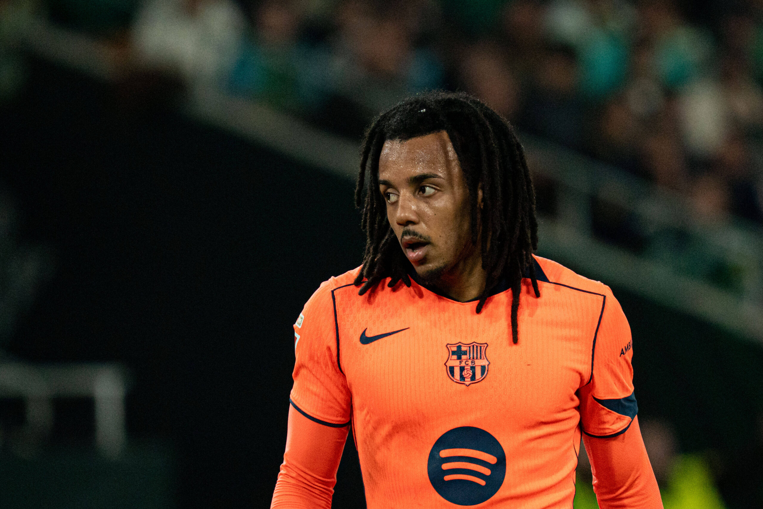 Liverpool, Jules Kounde'yi Hedef Aldı: Barcelona Yıldızı Kırmızıların Radarında, Savunma Revizyonu Bekleniyor