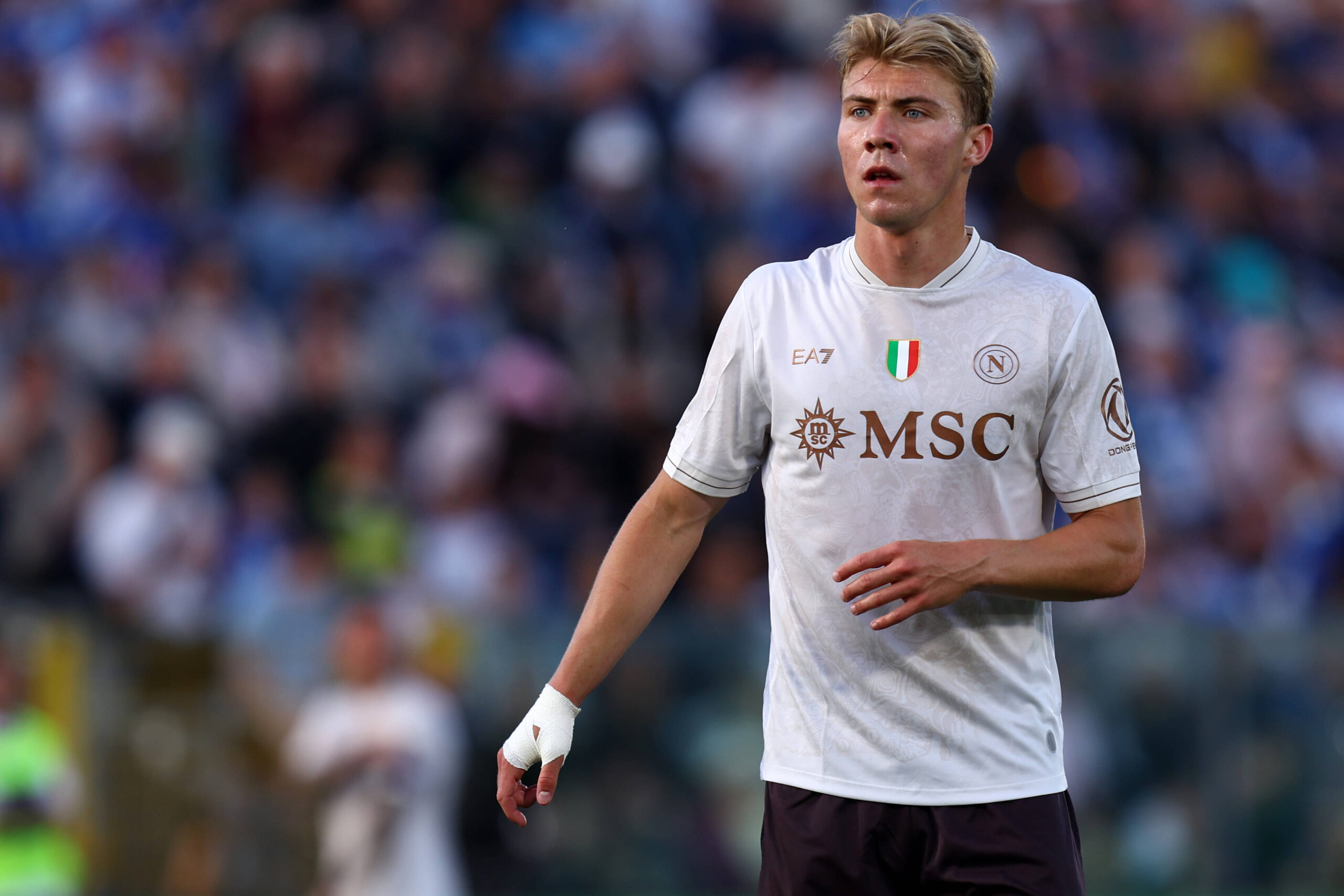 Manchester United'ın Rasmus Hojlund'u Napoli'ye 38 Milyon Sterlin Karşılığında Satıyor: Kırmızı Şeytanlar Zararına Kesiyor