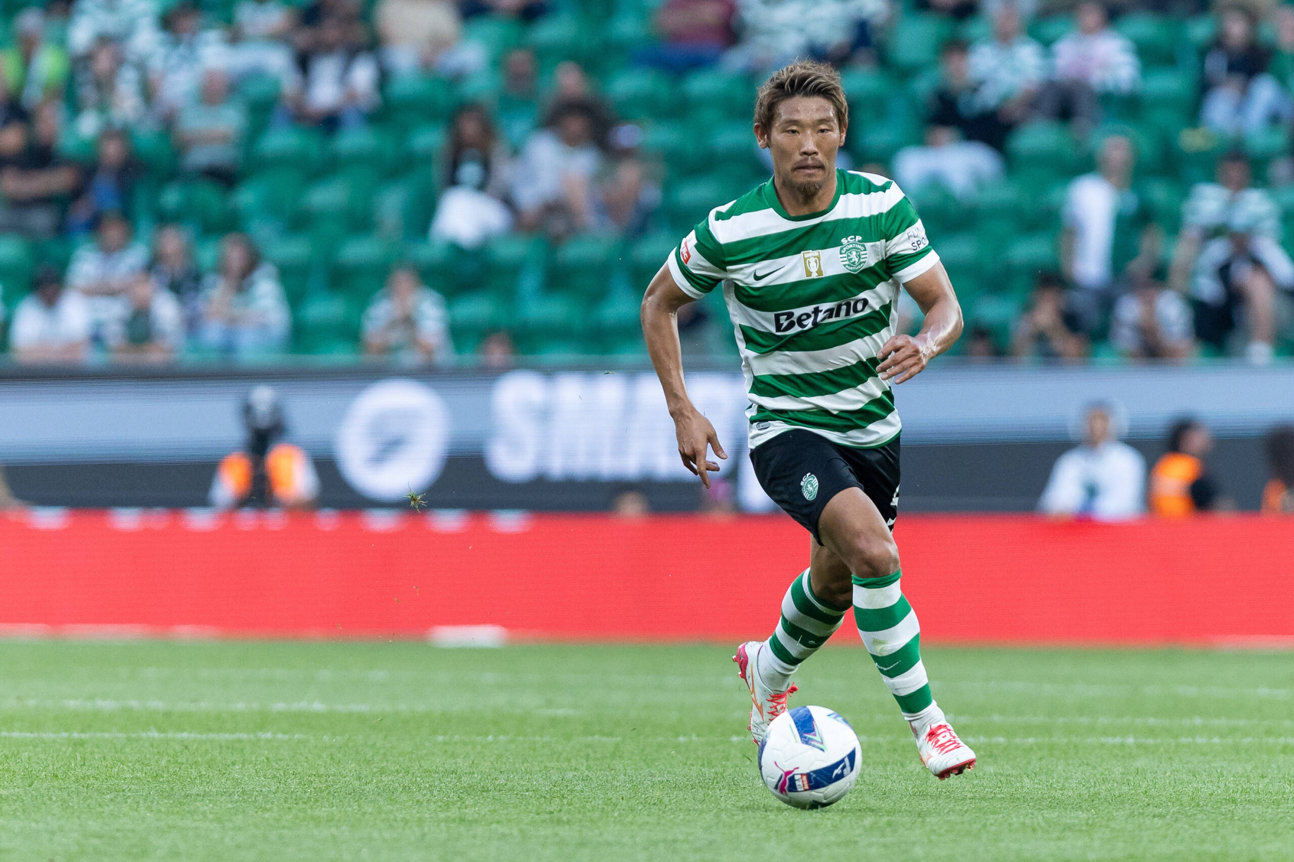 Leeds United, Sporting'in Orta Saha Oyuncusu Hidemasa Morita'ya Yaklaşıyor: Transfer Son Gelişmeler