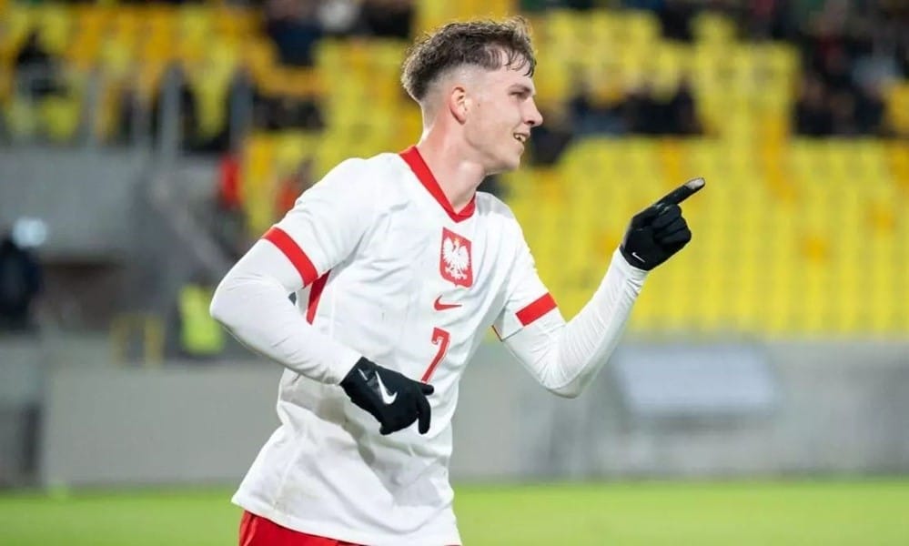 Liverpool, Chelsea ve Manchester United, Porto'nun 52 Milyon Sterlinlik Yıldızı Oskar Pietuszewski İçin Üç Yönlü Yarışta