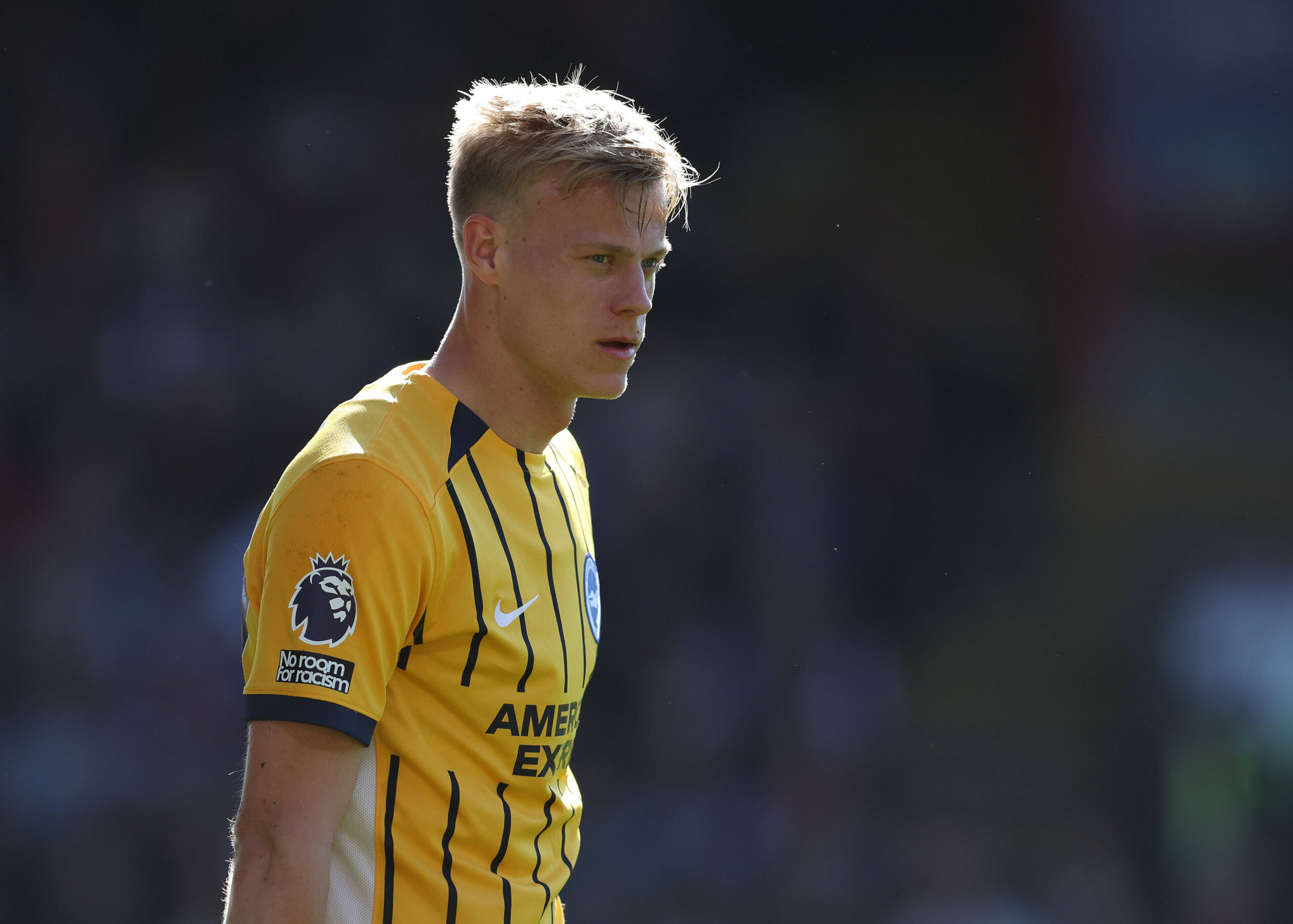 Tottenham Hotspur, Brighton Defansı Jan Paul van Hecke'yi İmzalamak İçin Zorlu Bir Mücadeleyle Karşı Karşıya