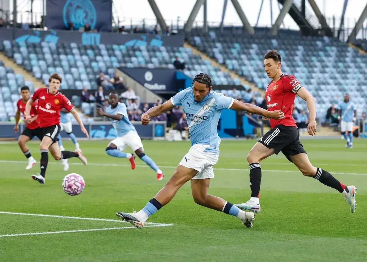 İngiltere'nin Elit Futbol Akademilerinin İçyüzü: Premier Lig Yıldızları Üreten Rüya Fabrikası