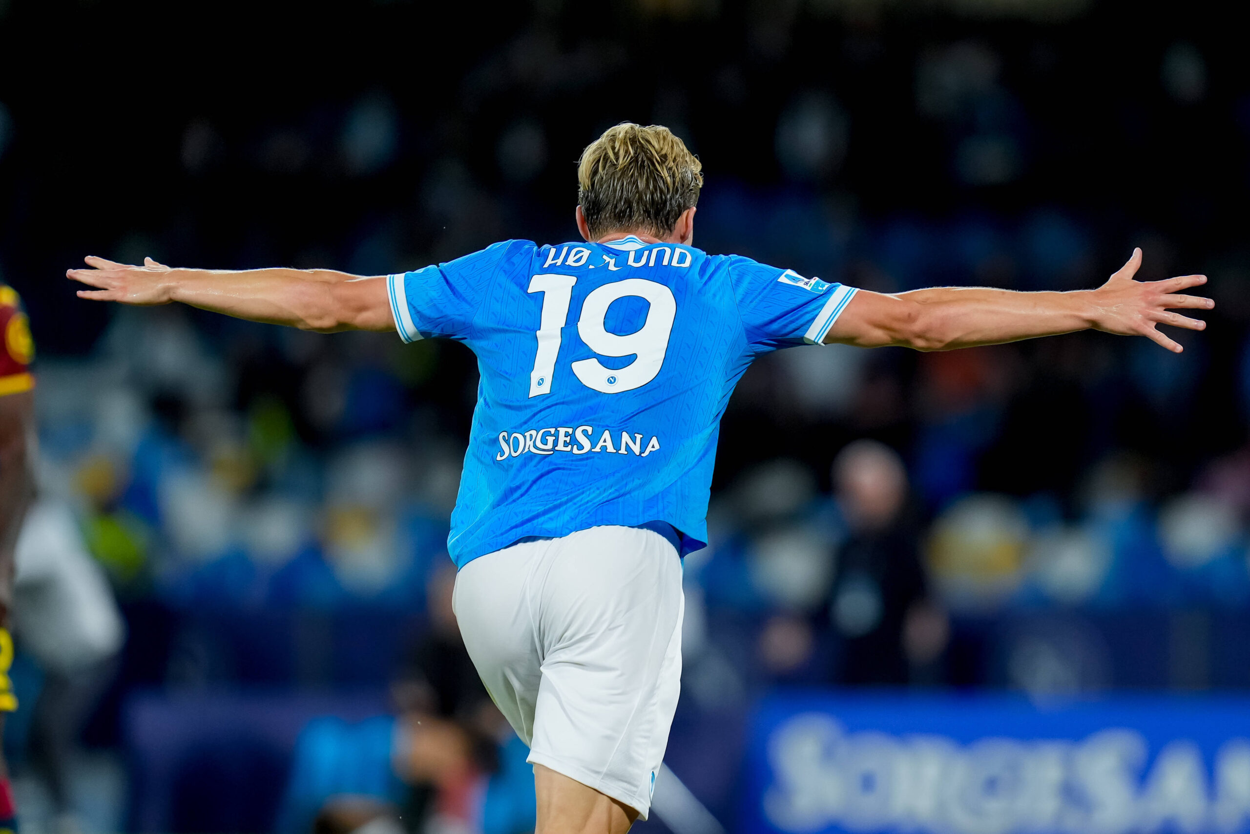 Rasmus Hojlund, Manchester United'dan Ayrılarak Napoli'ye 38 Milyon Sterlinlik Kalıcı Transferi Tamamladı