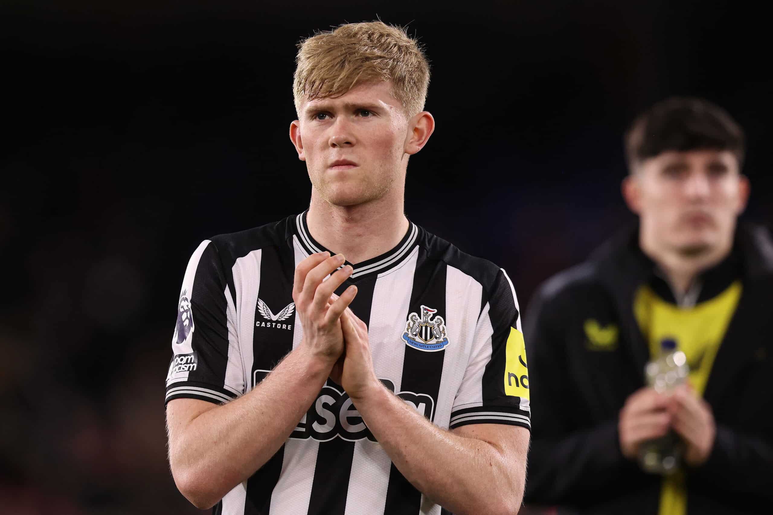 Man United, Newcastle'ın Lewis Hall'ı için Sürpriz £35 Milyonluk Hamle Yapıyor