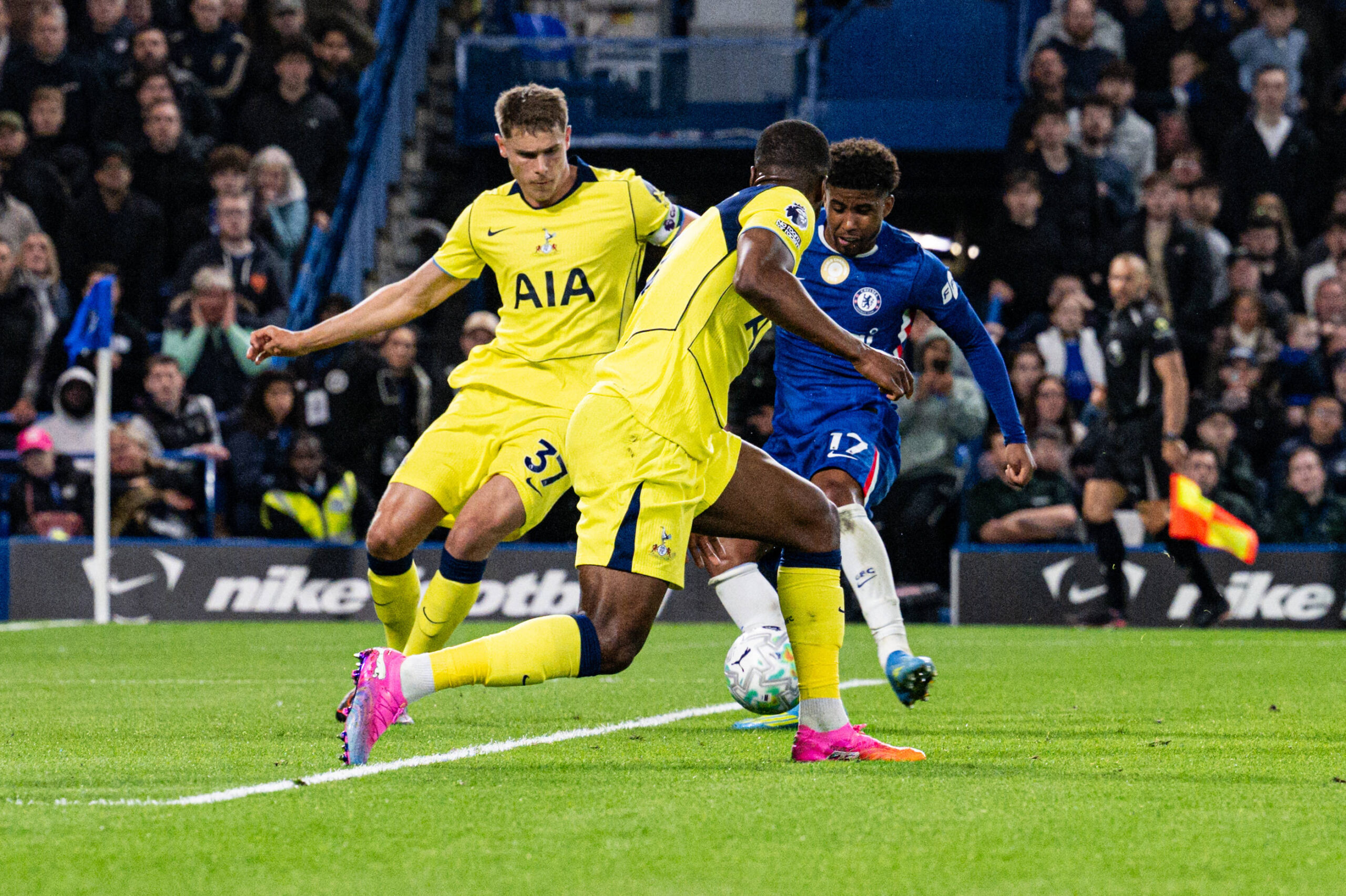 Chelsea, Tottenham'ı 2-1 Mağlup Etti: Fernandez Londra Derbisinde Parladı