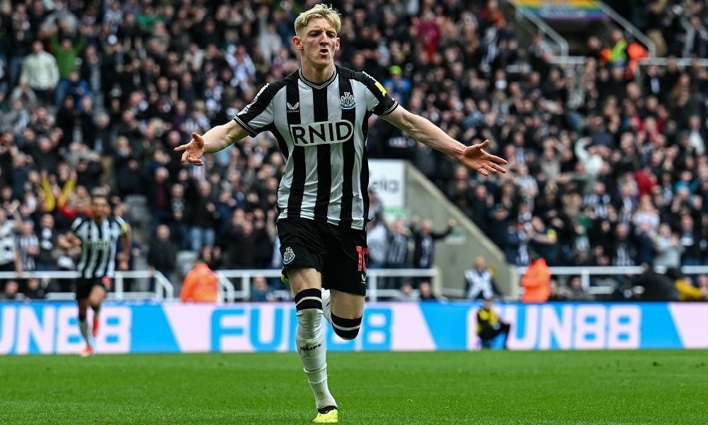 Liverpool ve Arsenal, Newcastle Yıldızı Anthony Gordon İçin Transfer Savaşına Hazırlanıyor