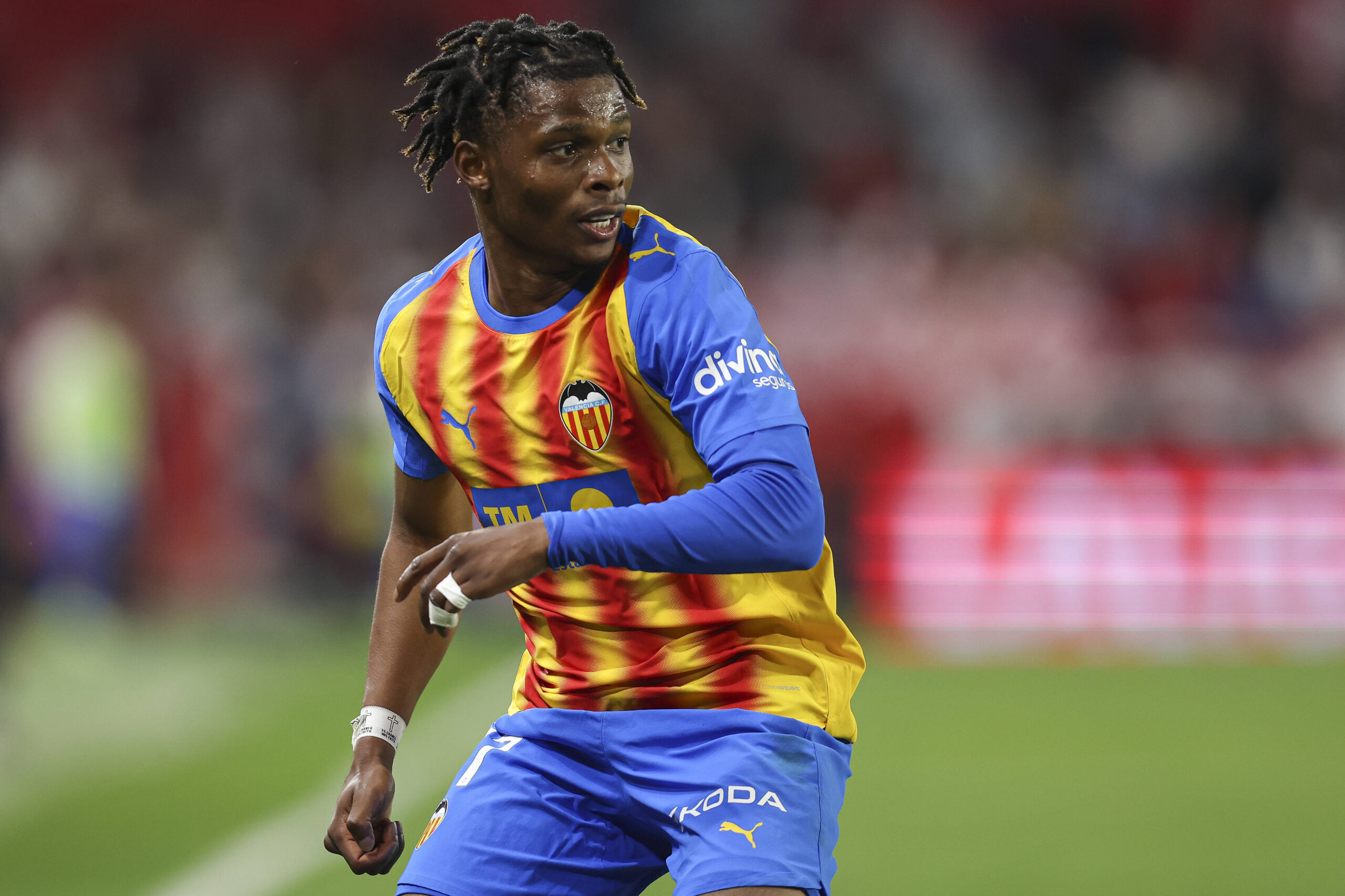Leeds United Yıldızı Largie Ramazani'nin Valencia'daki Dirilişi, La Liga Devi Kalıcı Transfer İçin Harekete Geçirdi
