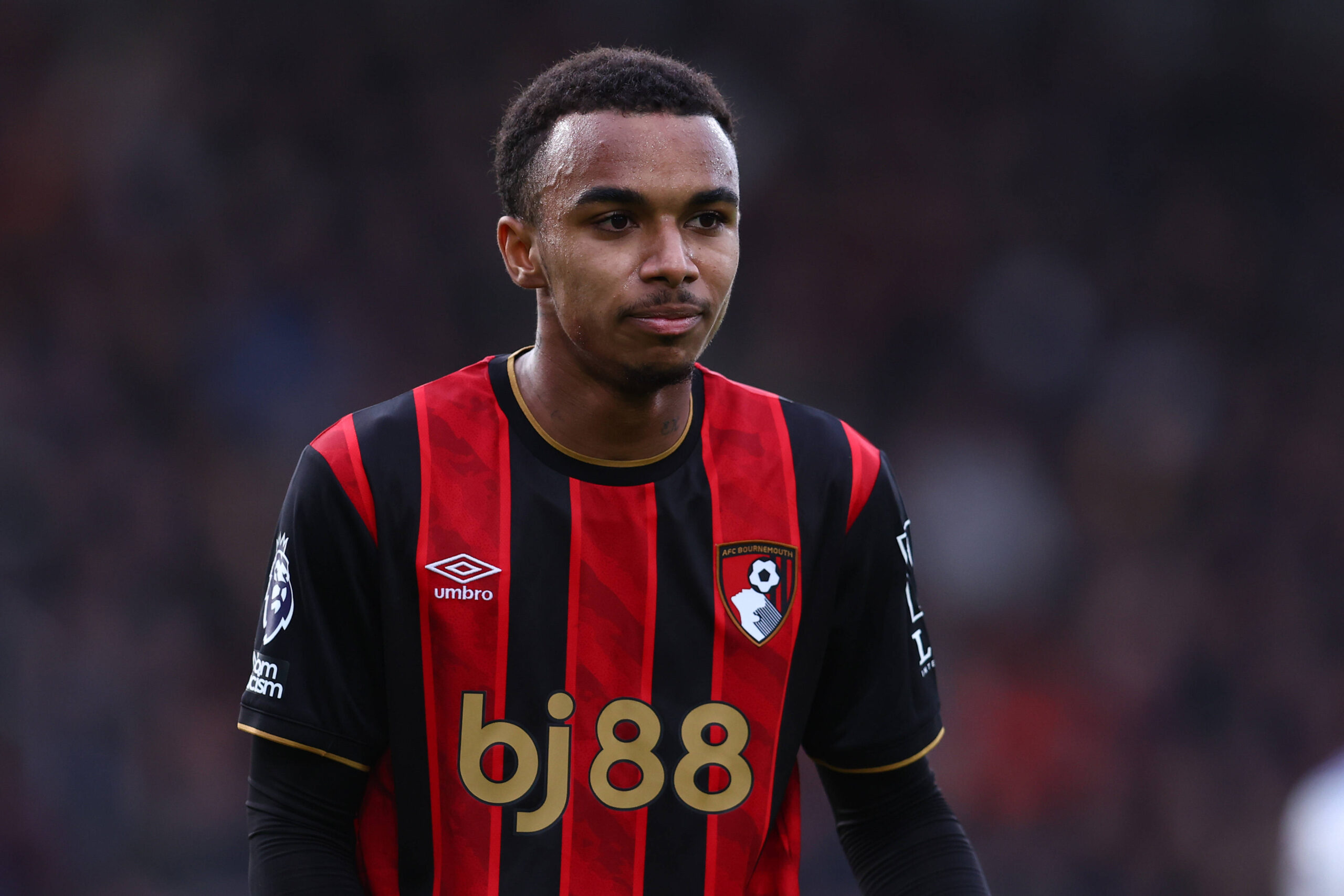 Liverpool ve Chelsea, Bournemouth Forveti İçin 100 Milyon Sterlin Yarışında