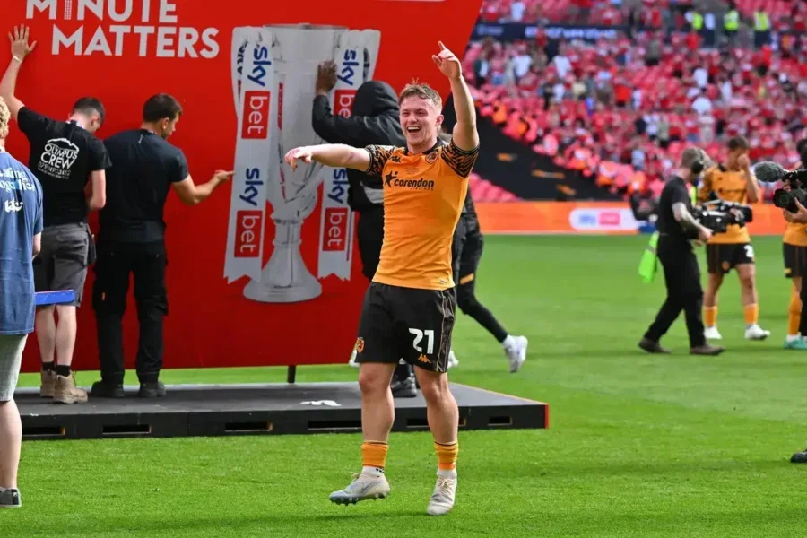 Leeds United’tan Joe Gelhardt Kararı: Hull City Transfer İlgisi Var