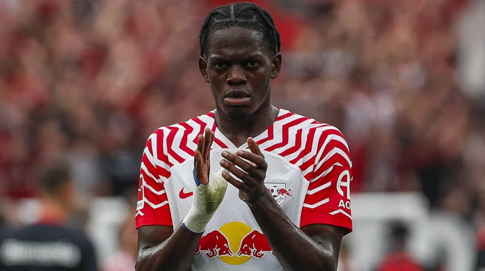 Manchester United, Lukeba için 77 Milyon Sterlinlik Görüşmelerde