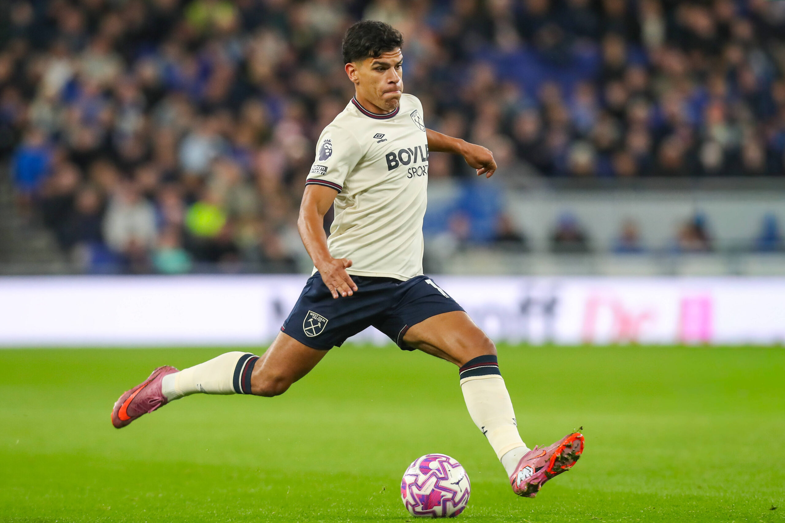 Manchester United, 80 Milyon Sterlinlik Fernandes İçin Önde