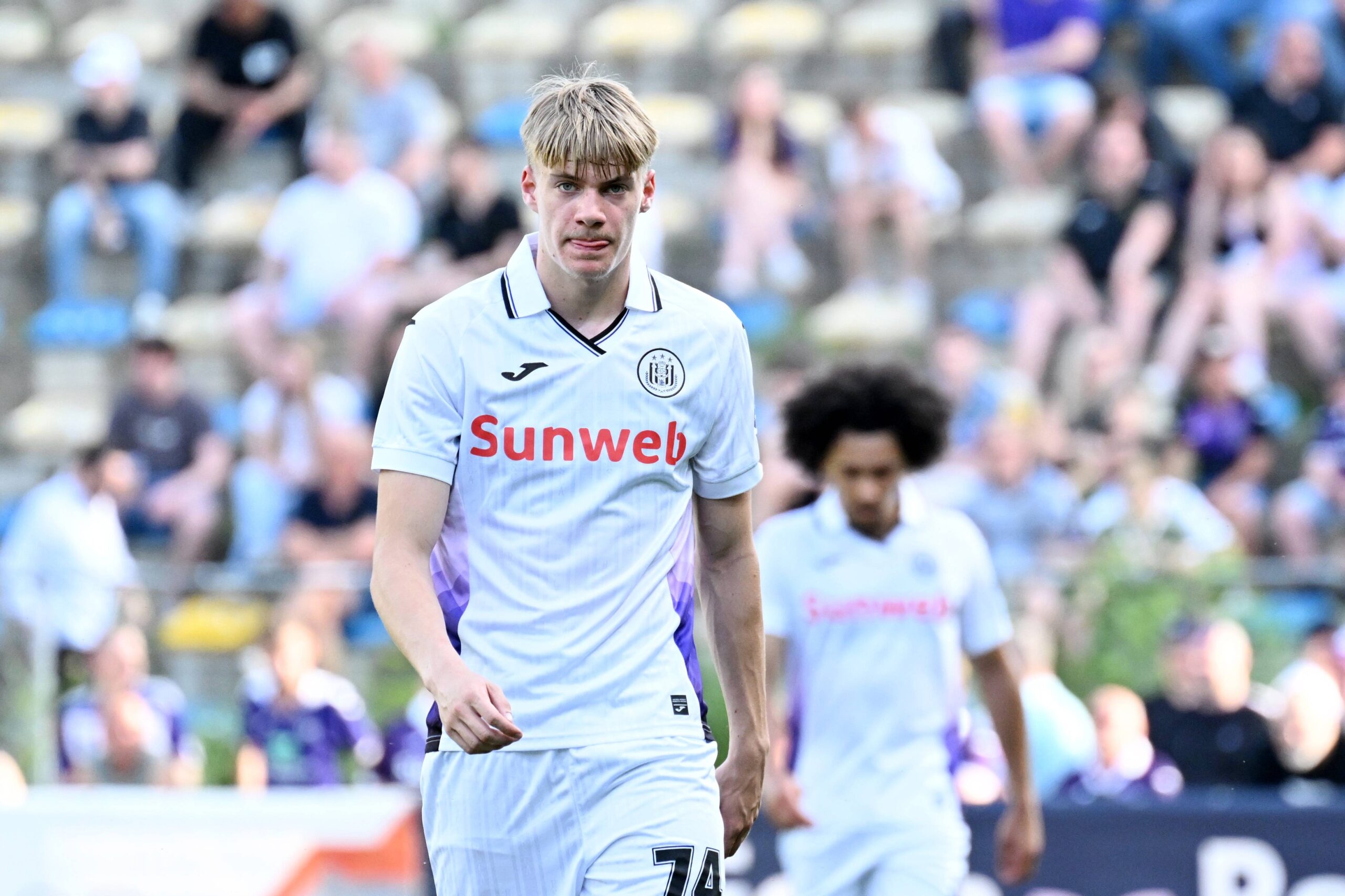 Tottenham, 17 yaşındaki yıldız adayı Nathan De Cat'in peşine düştü