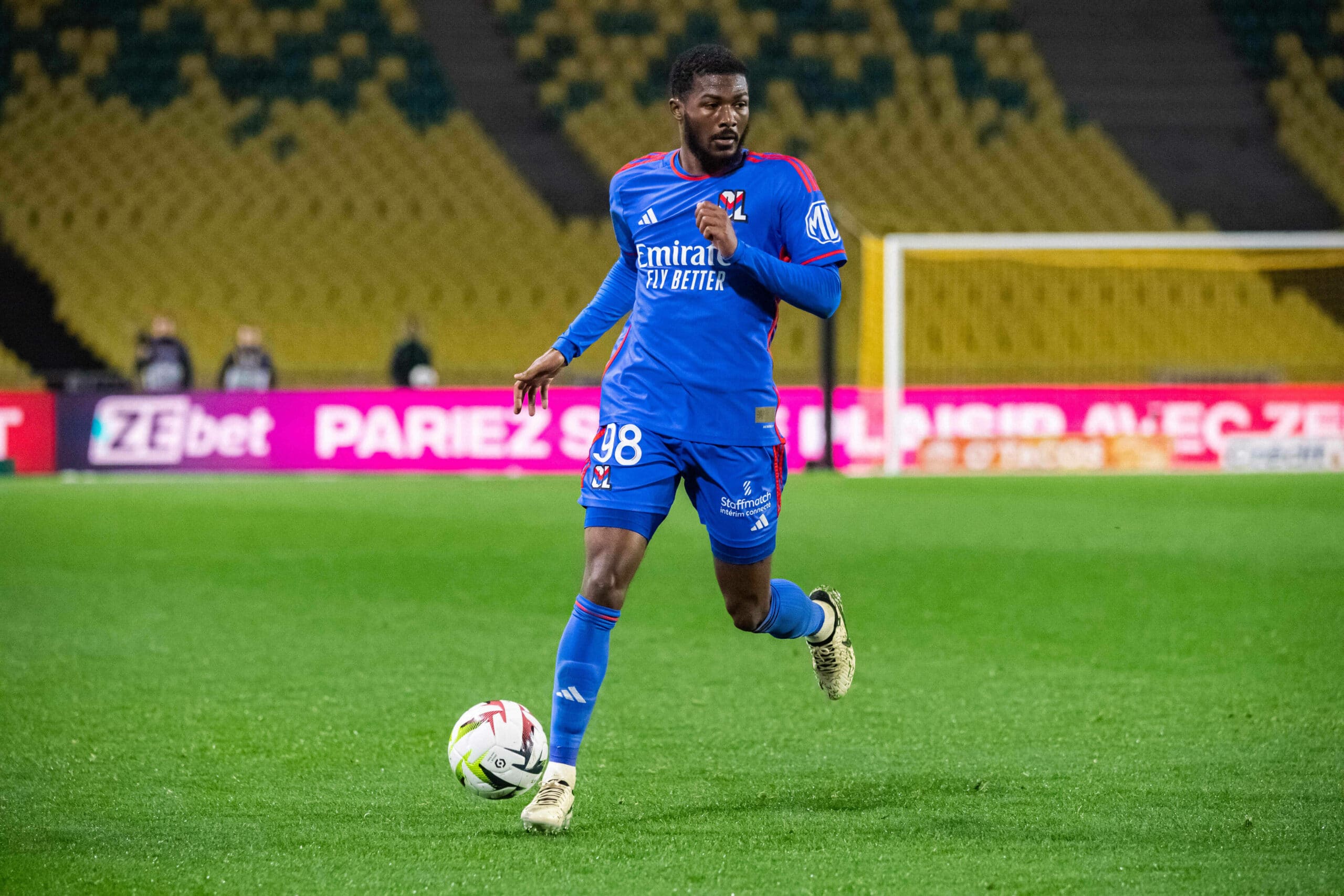 Crystal Palace, Maitland-Niles için Lyon'la Temasta