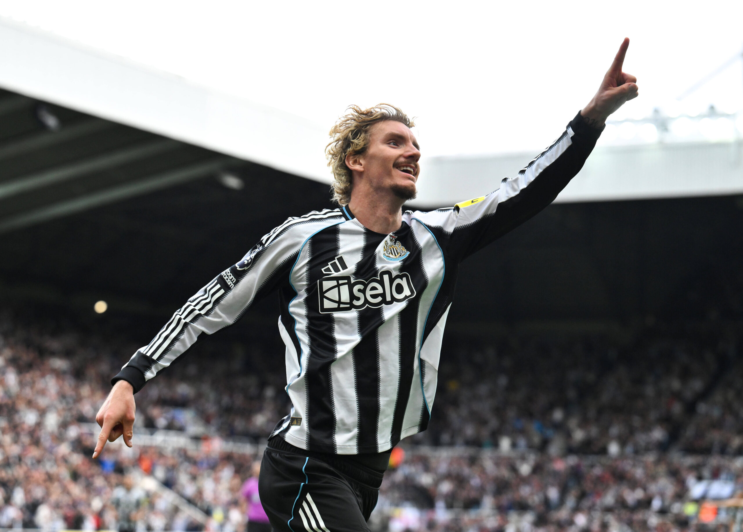 Aston Villa, Newcastle'a 56 Milyon Sterlinlik Baskın Yapıyor: Emery Forvet Peşinde