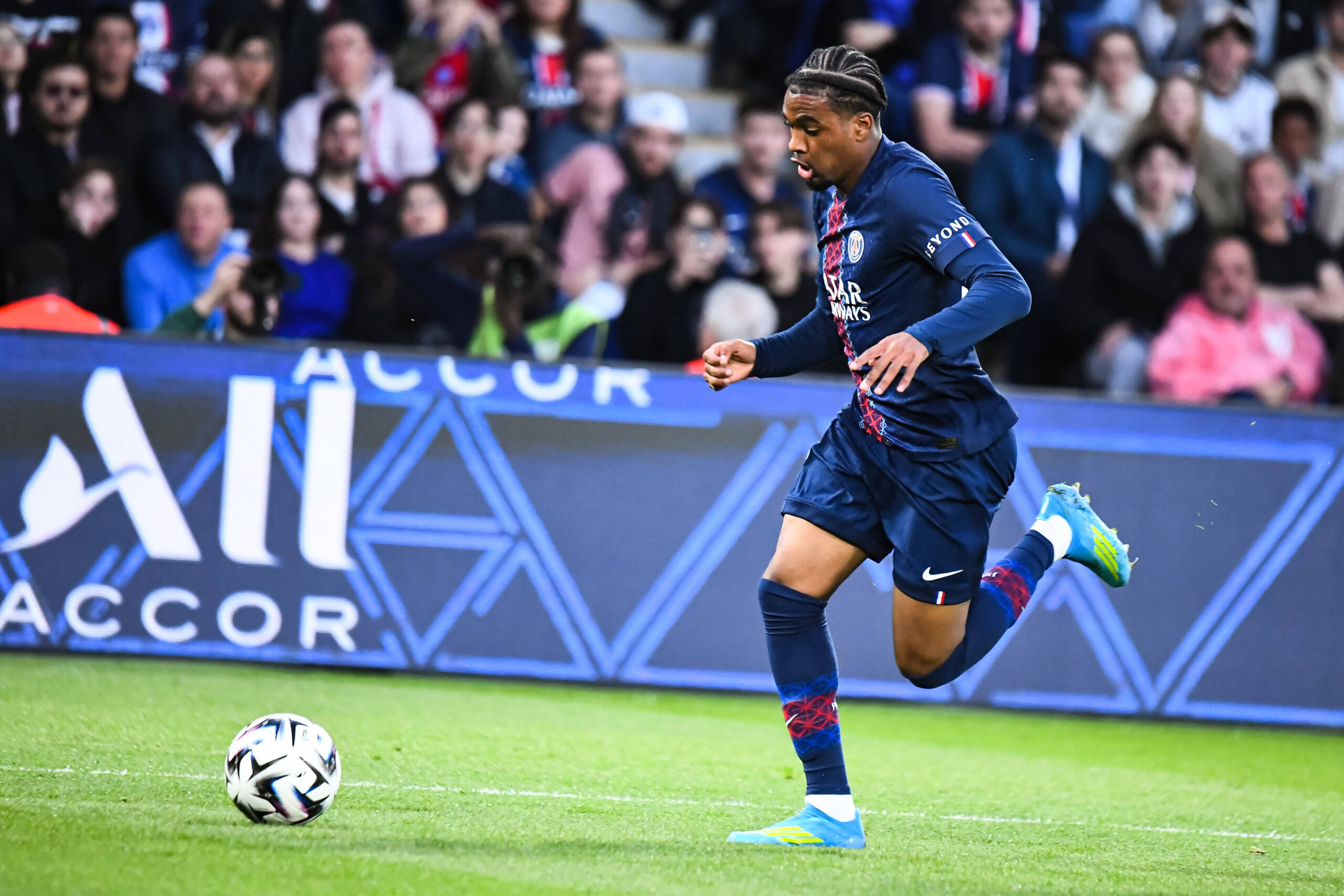 Tottenham ve Aston Villa, PSG’li Mbaye İçin Kapışıyor