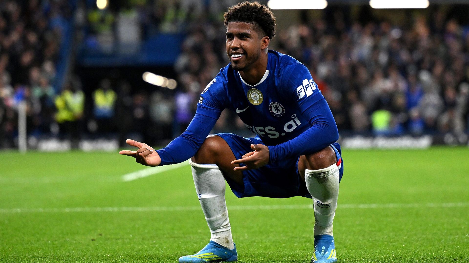 Man Utd, Chelsea'nin yıldızı Santos için 50 milyon sterlin anlaştı