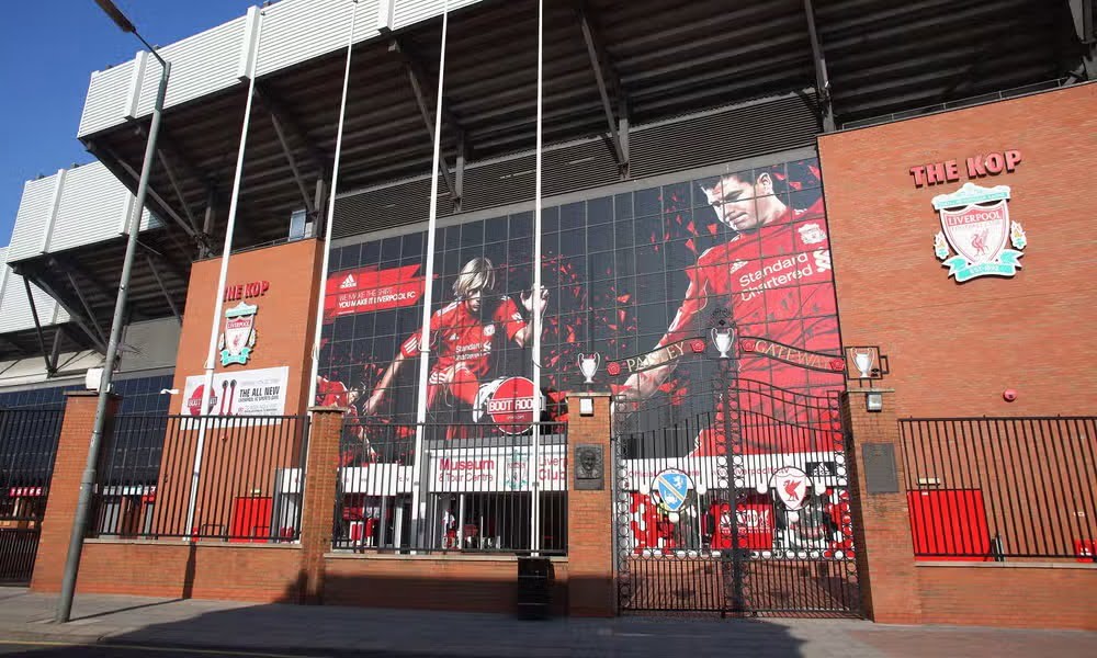 Liverpool ve Manchester United, 35 Milyon Sterlinlik Yıldız İçin Kapışıyor