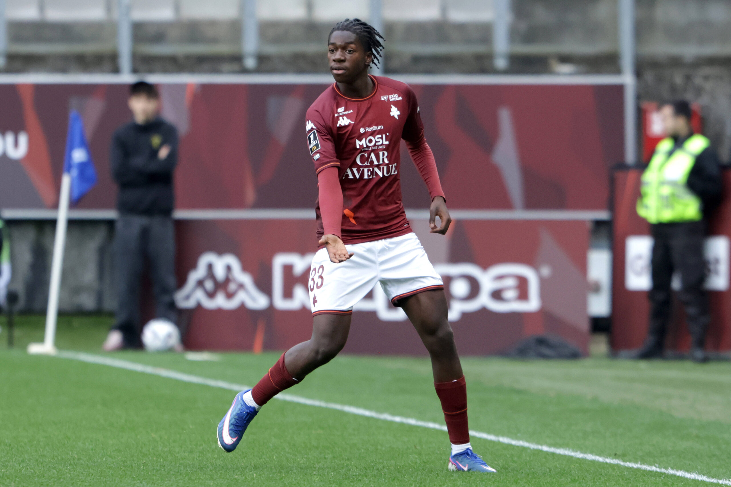 Arsenal ve Newcastle, Metz'in Genç Yıldızı Munongo İçin Yarışıyor