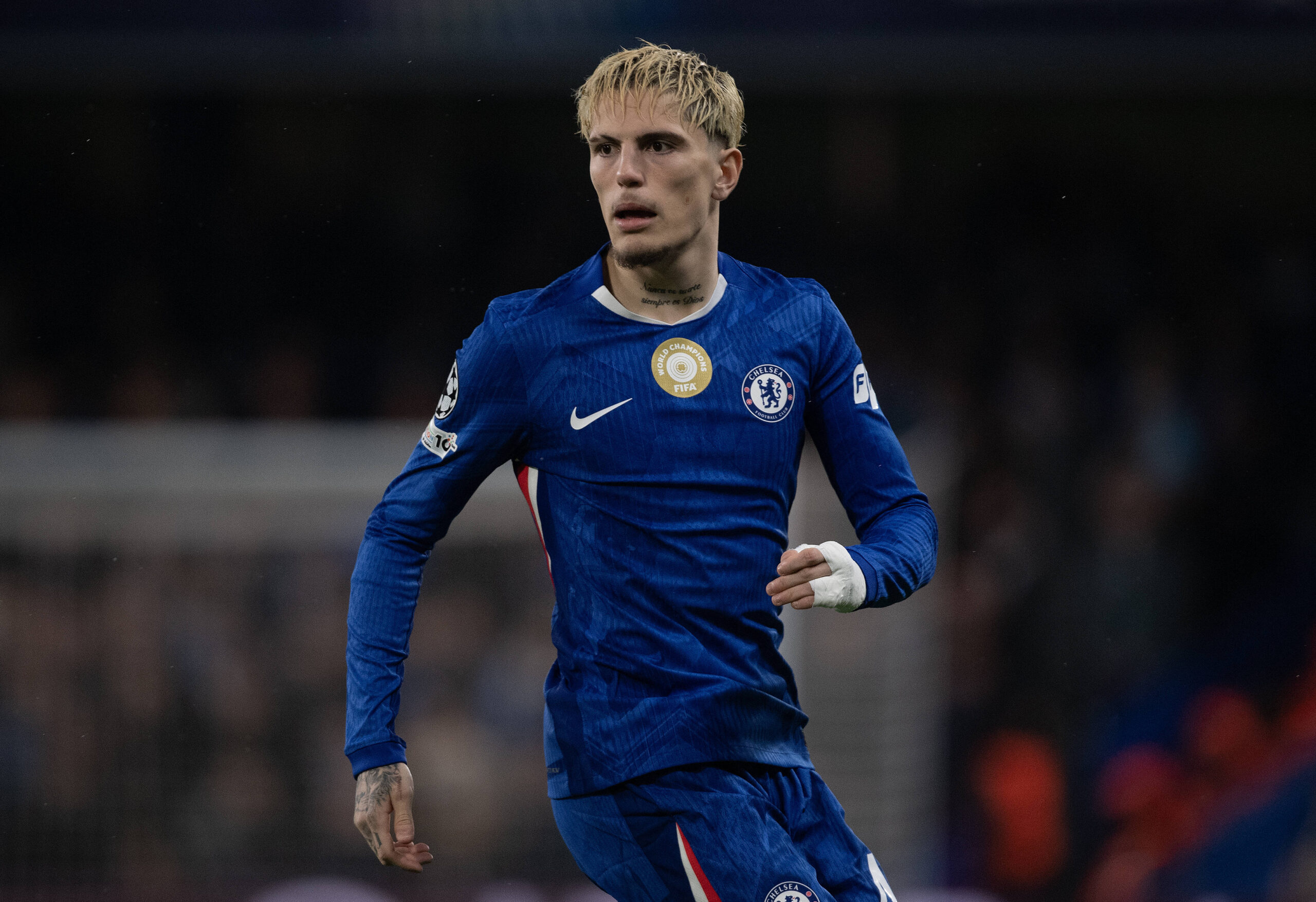 Aston Villa'dan Chelsea'ye 100 Milyon Sterlinlik Üçlü Baskın