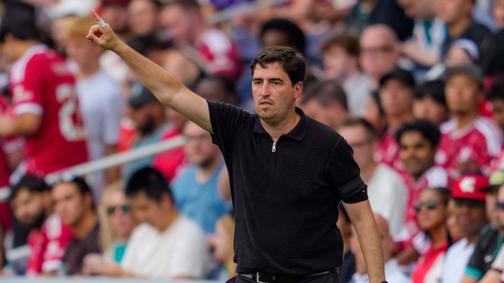 Andoni Iraola'nın Liverpool Debutu: Hücum Heyecan Veriyor, Savunma Elden Geçmeli