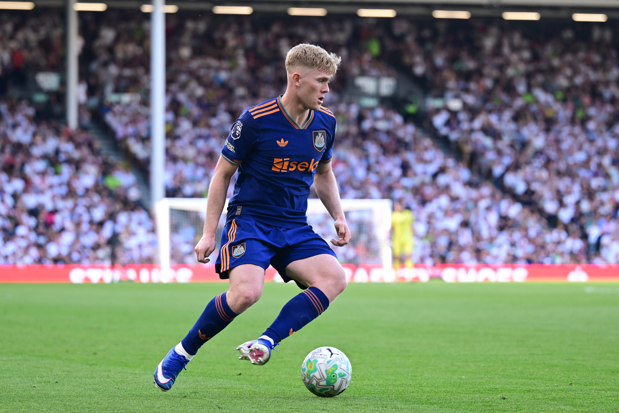 Newcastle, Lewis Hall İçin Manchester United'ın Teklifini Reddetti