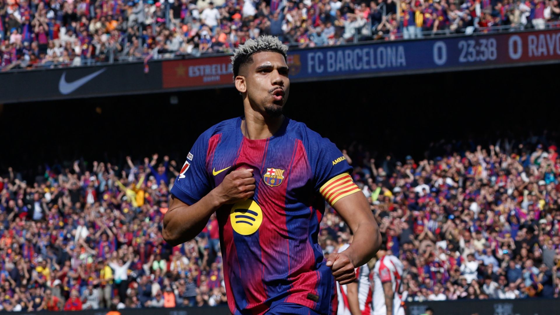 Araujo Liverpool'da! Şok Kiralık Transfer