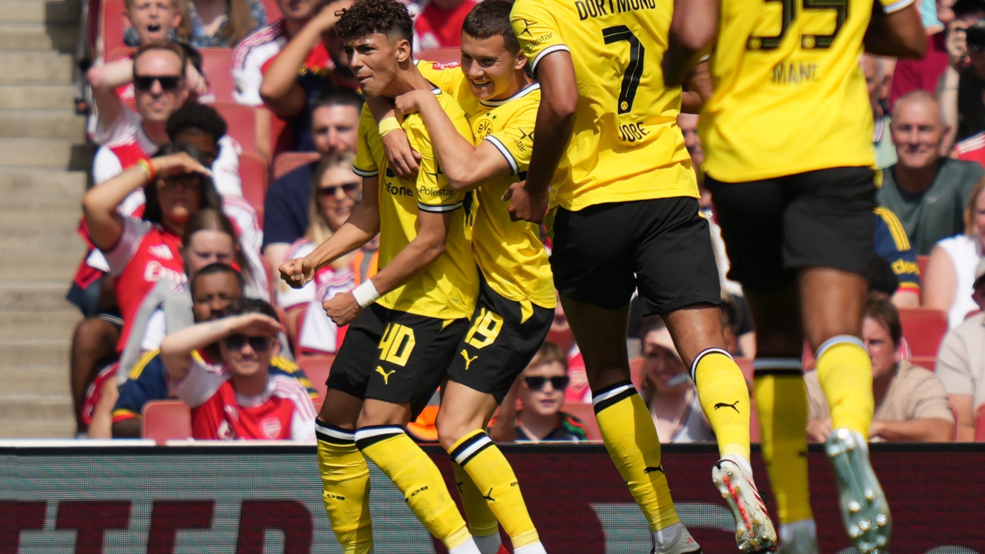 Arsenal'ın Savunma Sorunları Emirates Cup'ta Bıçak Gibi Kesildi