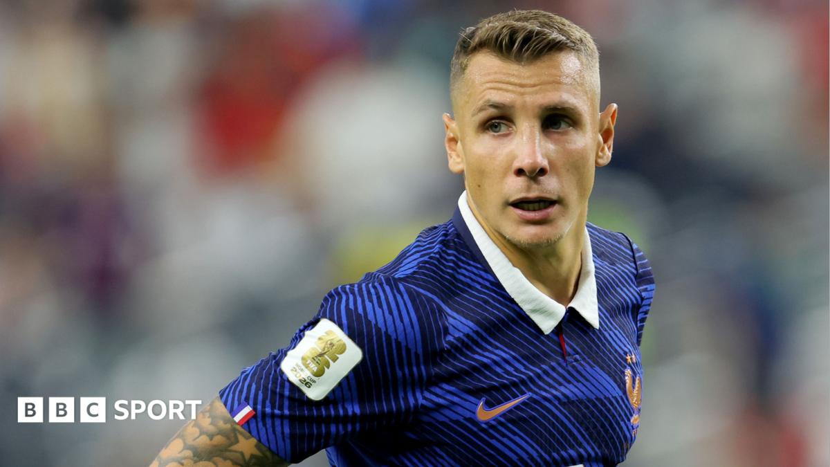 Digne Sürpriz Transferle Aston Villa'dan PSG'ye