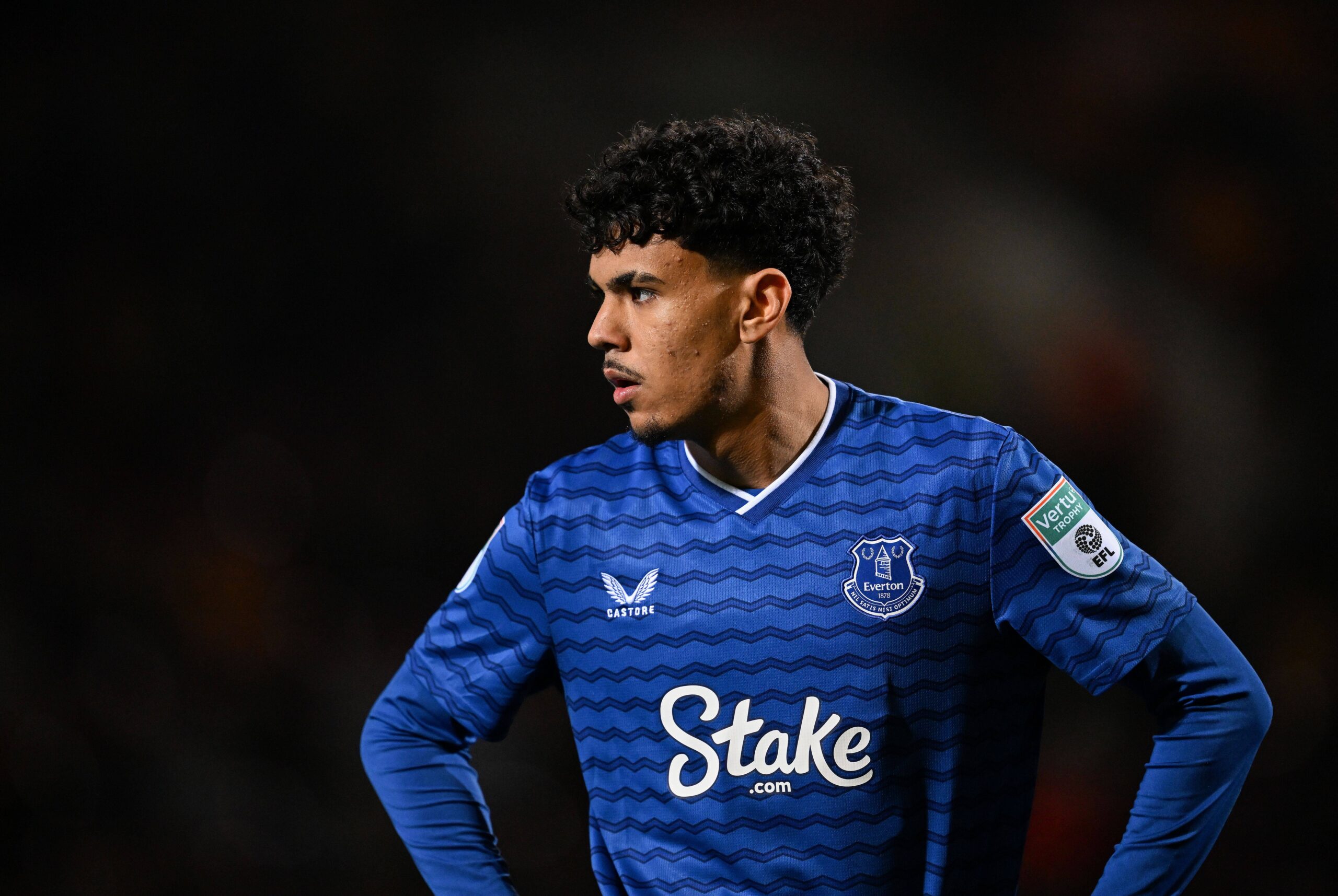 Everton, Aznou'yu Kadroda Tutmaya Kararlı