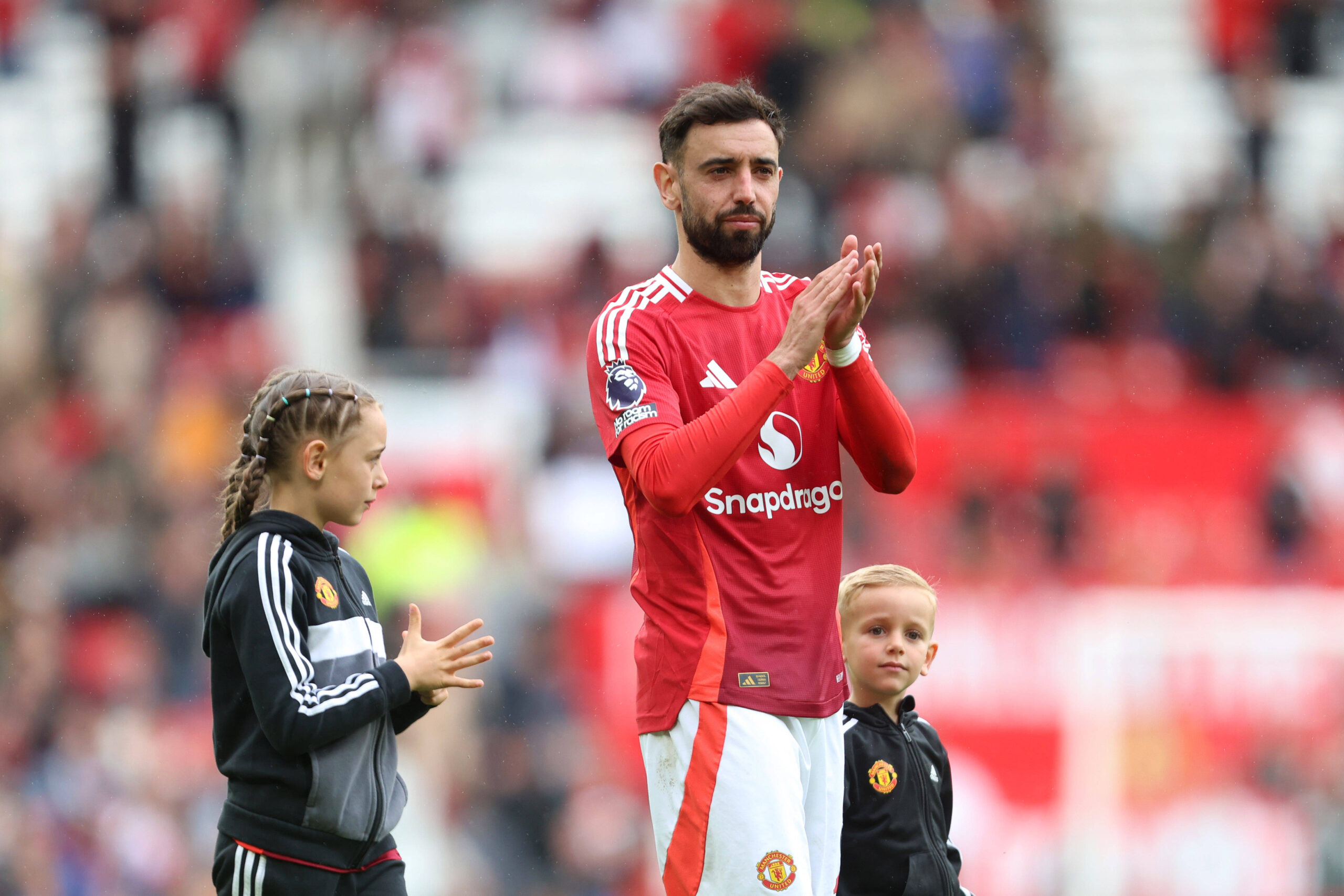 Bruno Fernandes Manchester United'da Kalıyor: Carrick Kararı Destekliyor