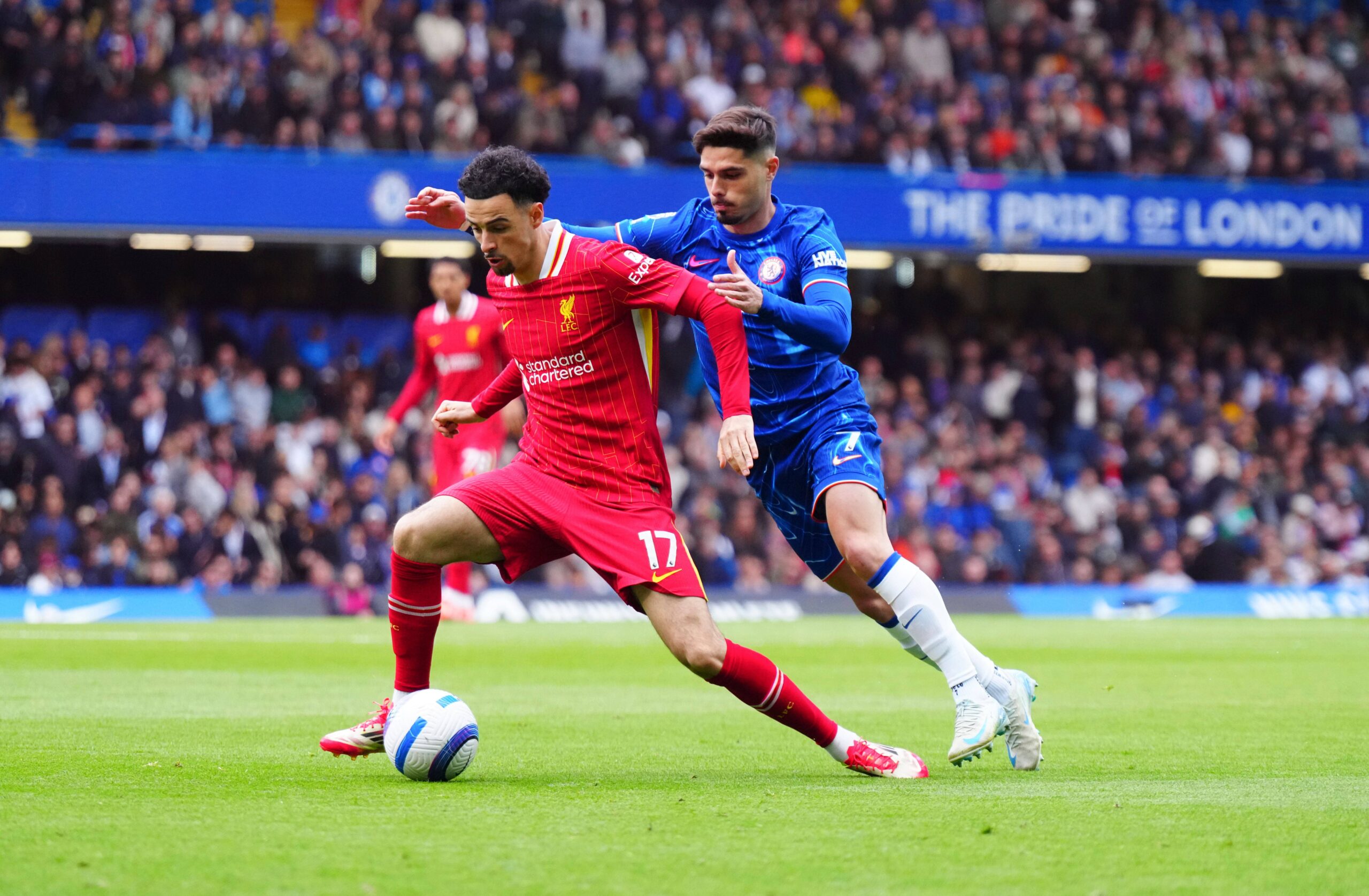Pedro Neto İçin Dev Yarış: City ve Chelsea Kıyasıya