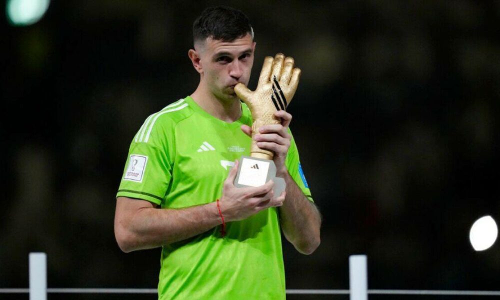 Tottenham'dan Emiliano Martinez Sürprizi! Aston Villa Satışa Hazır