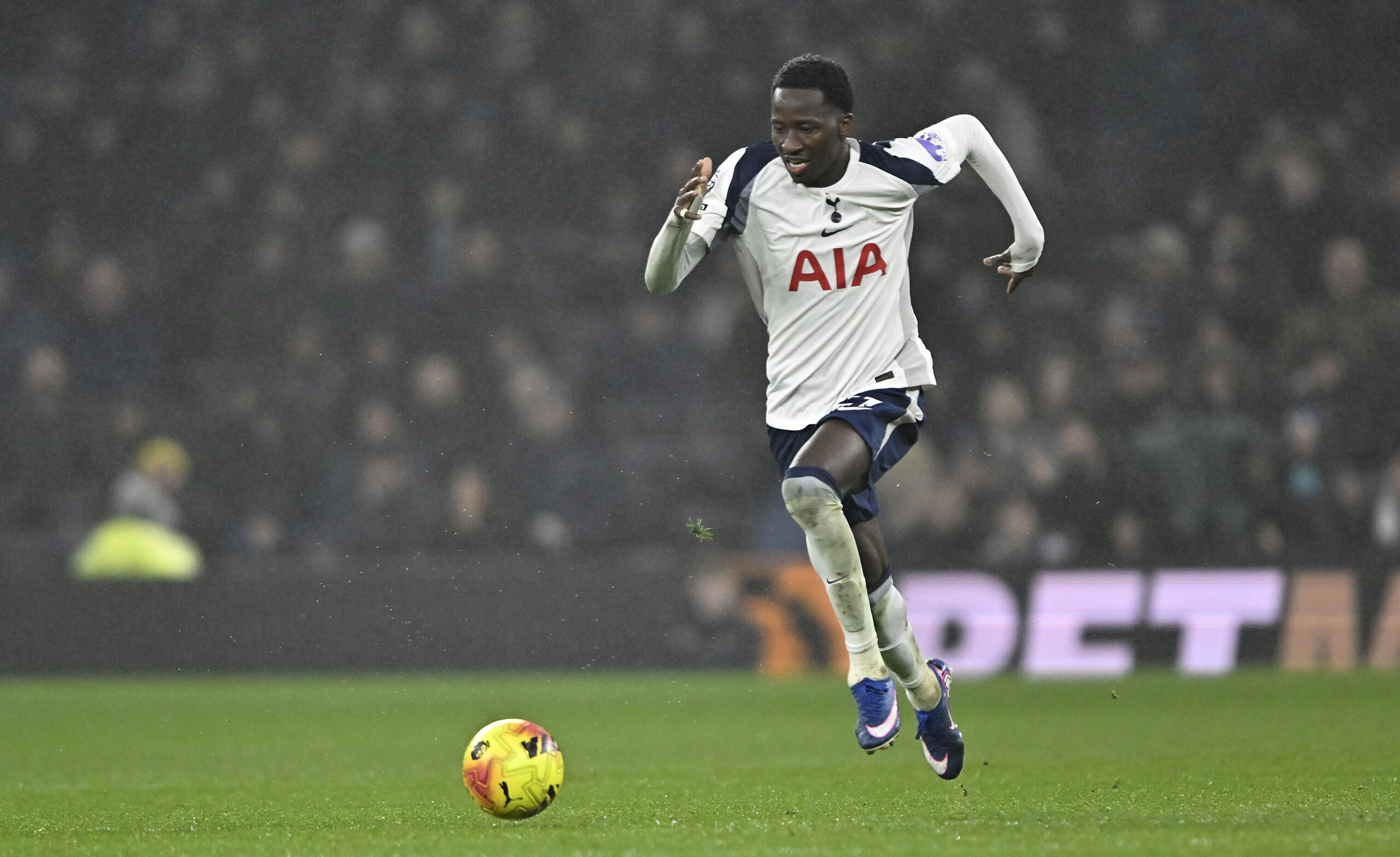 Tottenham, Sarr'ı 50 Milyon Sterline Satmaya Hazır: De Zerbi Orta Sahayı Yeniden Kuruyor