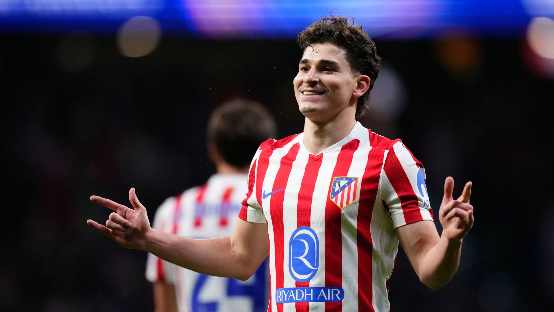 Neville: Arsenal, Alvarez'i Transfer Etmeli
