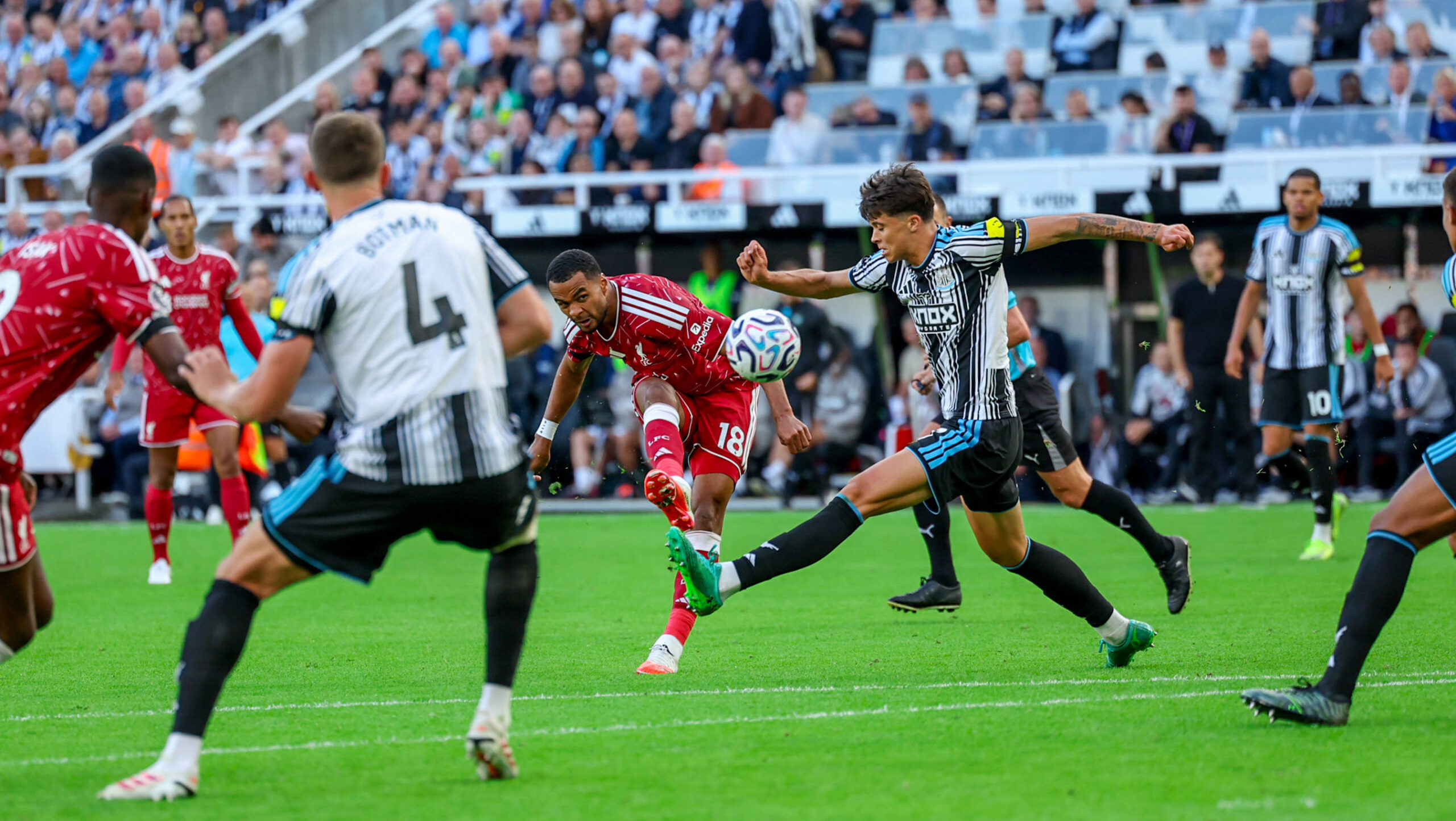 Szoboszlai Son Dakika Penaltısıyla Liverpool Newcastledan 2-2 Beraberlikle Ayrıldı