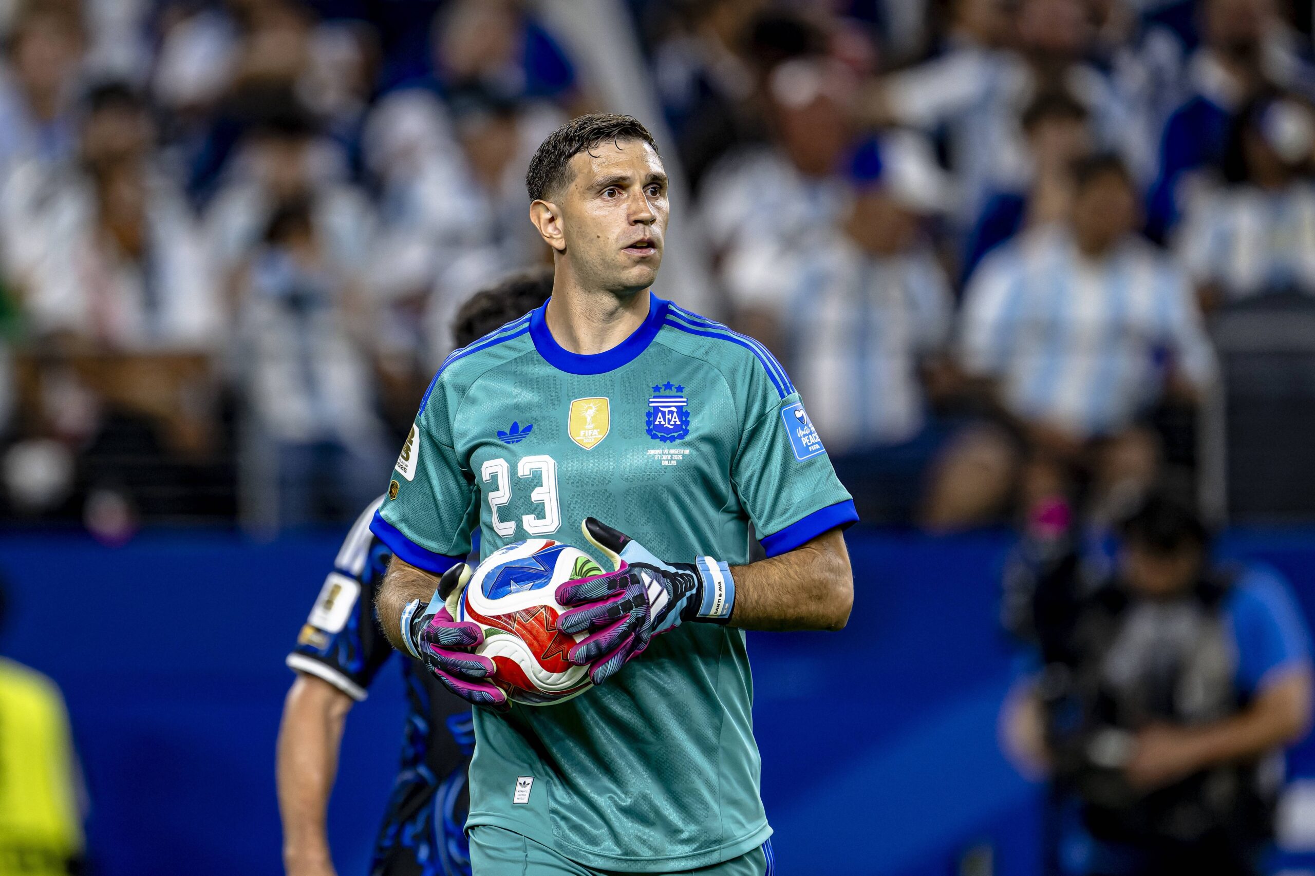 Chelsea, Emiliano Martinez İçin 7.5 Milyon Sterlinlik Anlaşma Sağladı