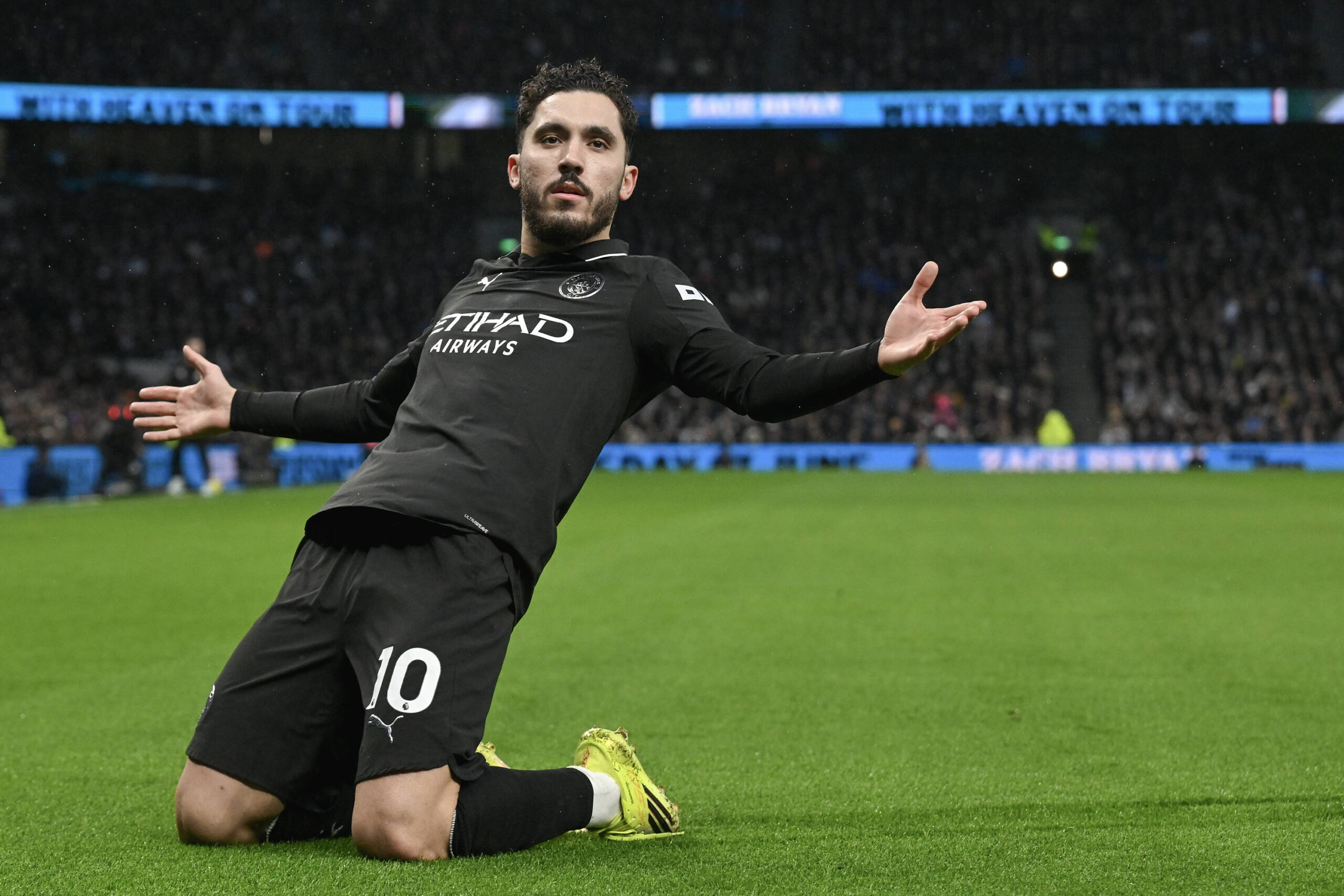 Manchester City, Rayan Cherki İçin Avrupa Devleriyle Yarışıyor