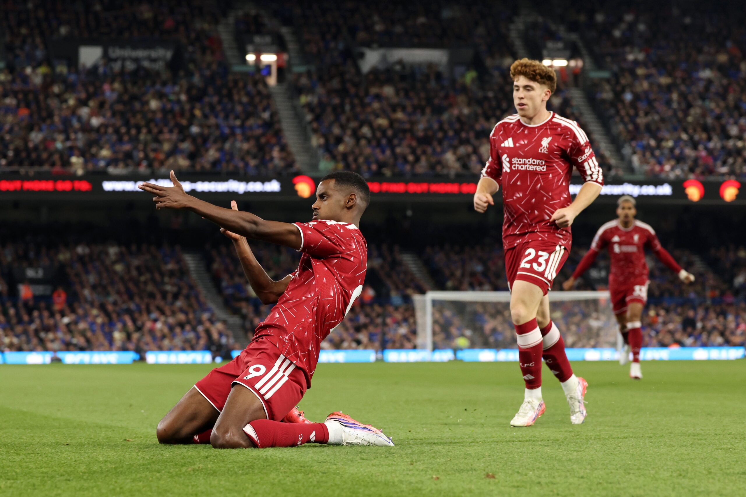 Liverpool 2-0 Ipswich: Isak'ın Golleri Iraola'ya İlk Zaferi Getirdi