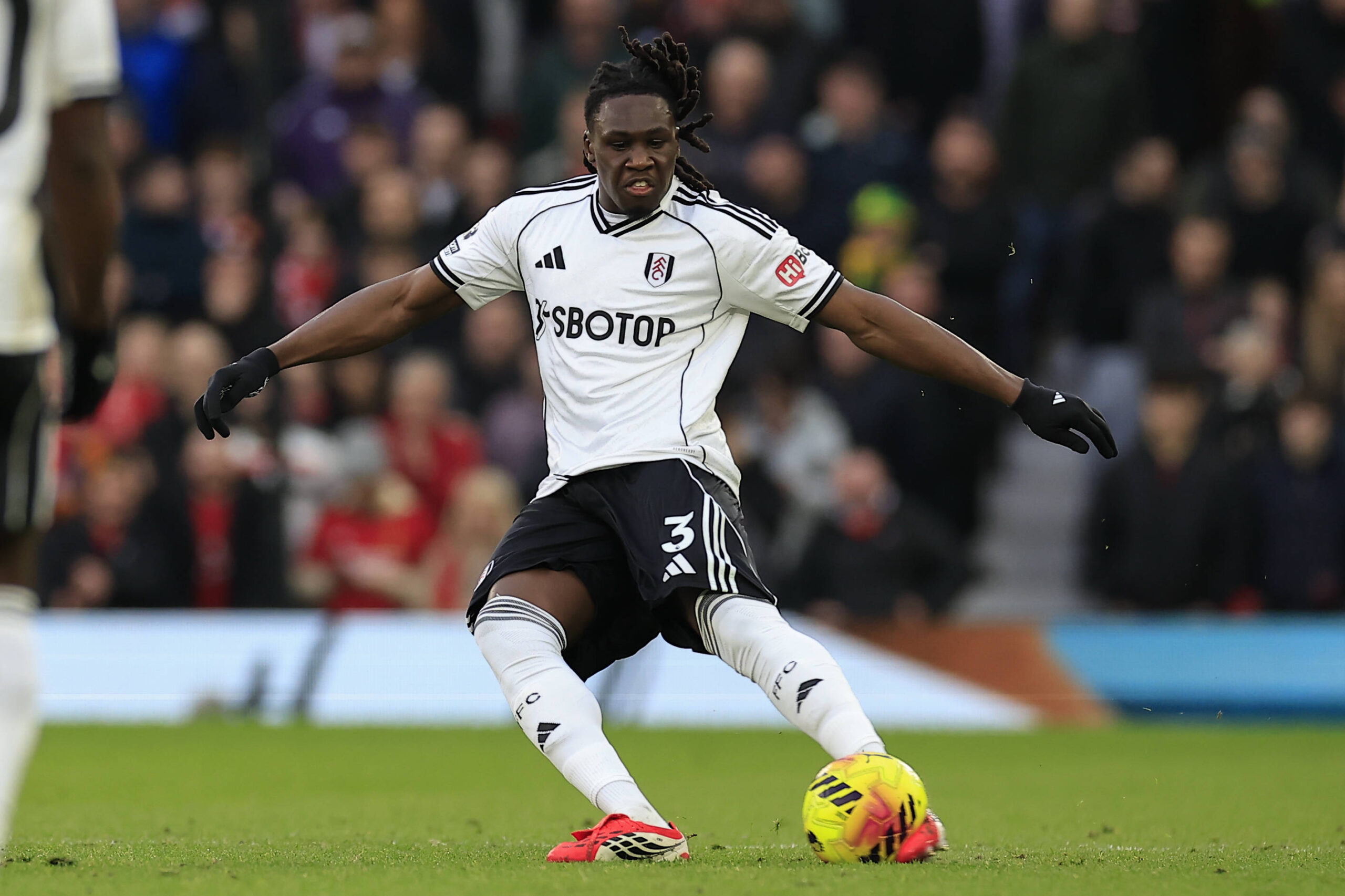 Calvin Bassey: Fulham Sakin, Inter Milan İlgisine Rağmen Sözleşme Görüşmeleri Yaklaşıyor
